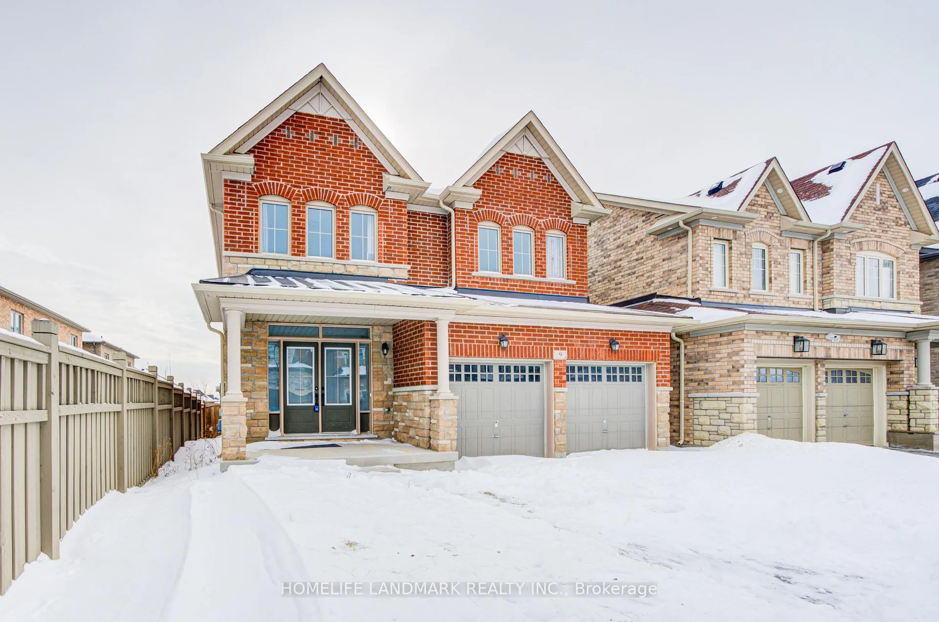 Photo 2 of 9 Rotondo Crescent, Vaughan, Kleinburg — HOMEH