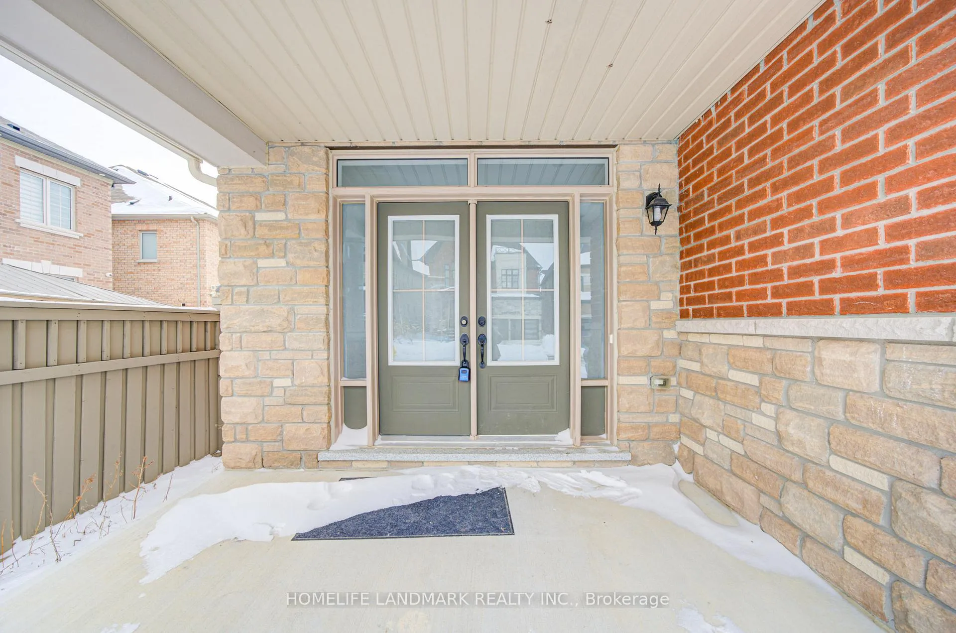 Photo 3 of 9 Rotondo Crescent, Vaughan, Kleinburg — HOMEH