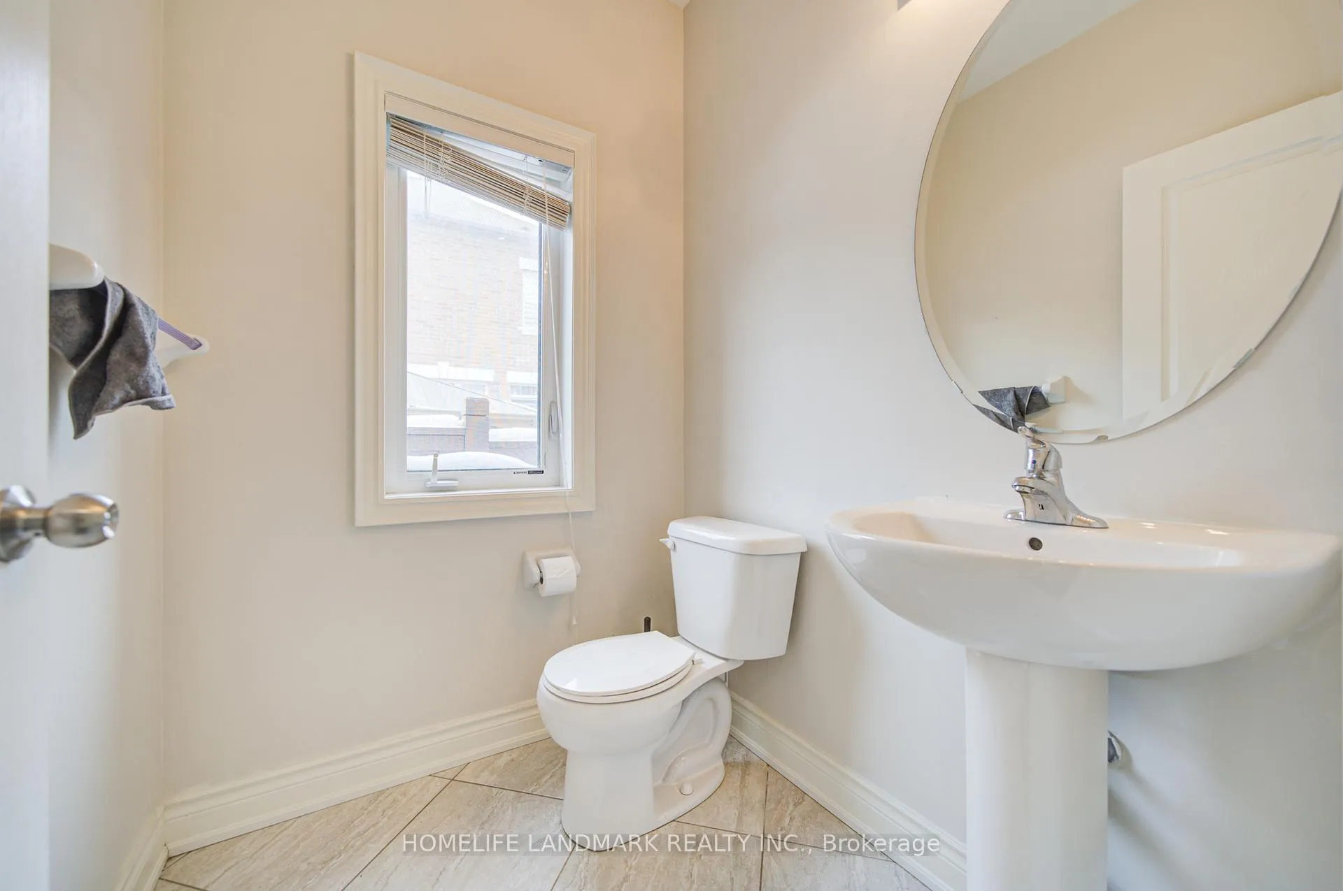 Photo 6 of 9 Rotondo Crescent, Vaughan, Kleinburg — HOMEH
