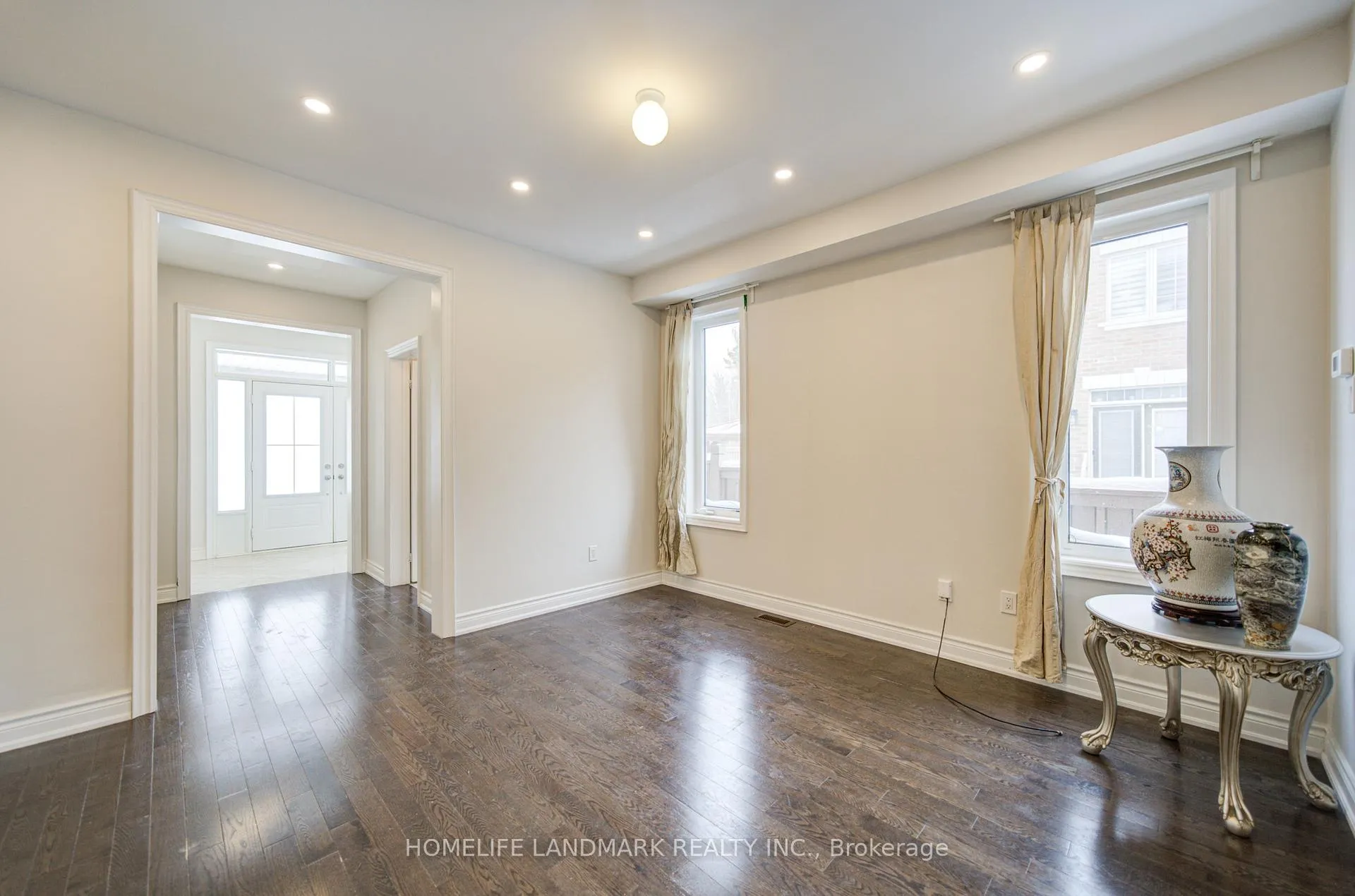Photo 8 of 9 Rotondo Crescent, Vaughan, Kleinburg — HOMEH