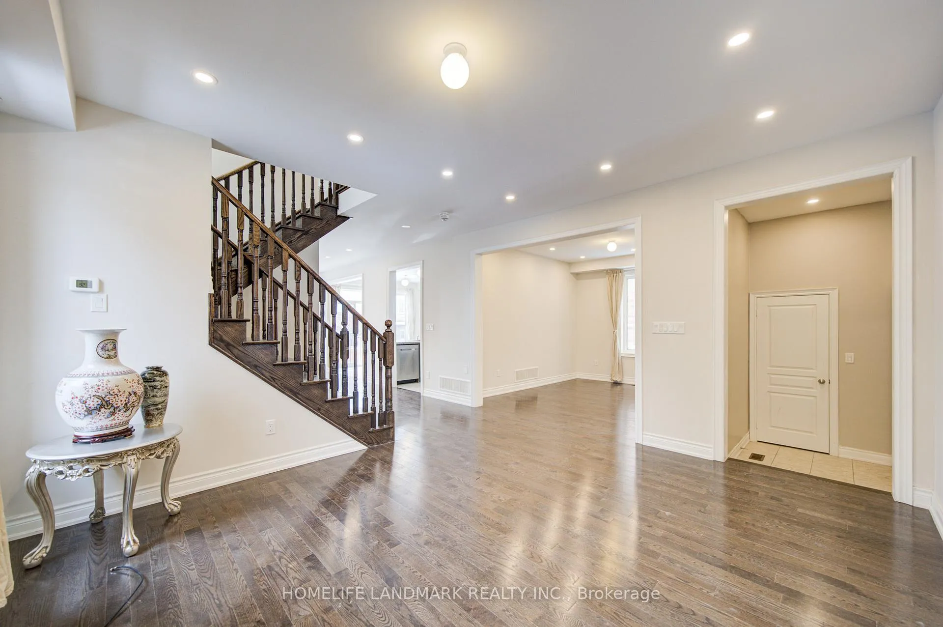 Photo 9 of 9 Rotondo Crescent, Vaughan, Kleinburg — HOMEH