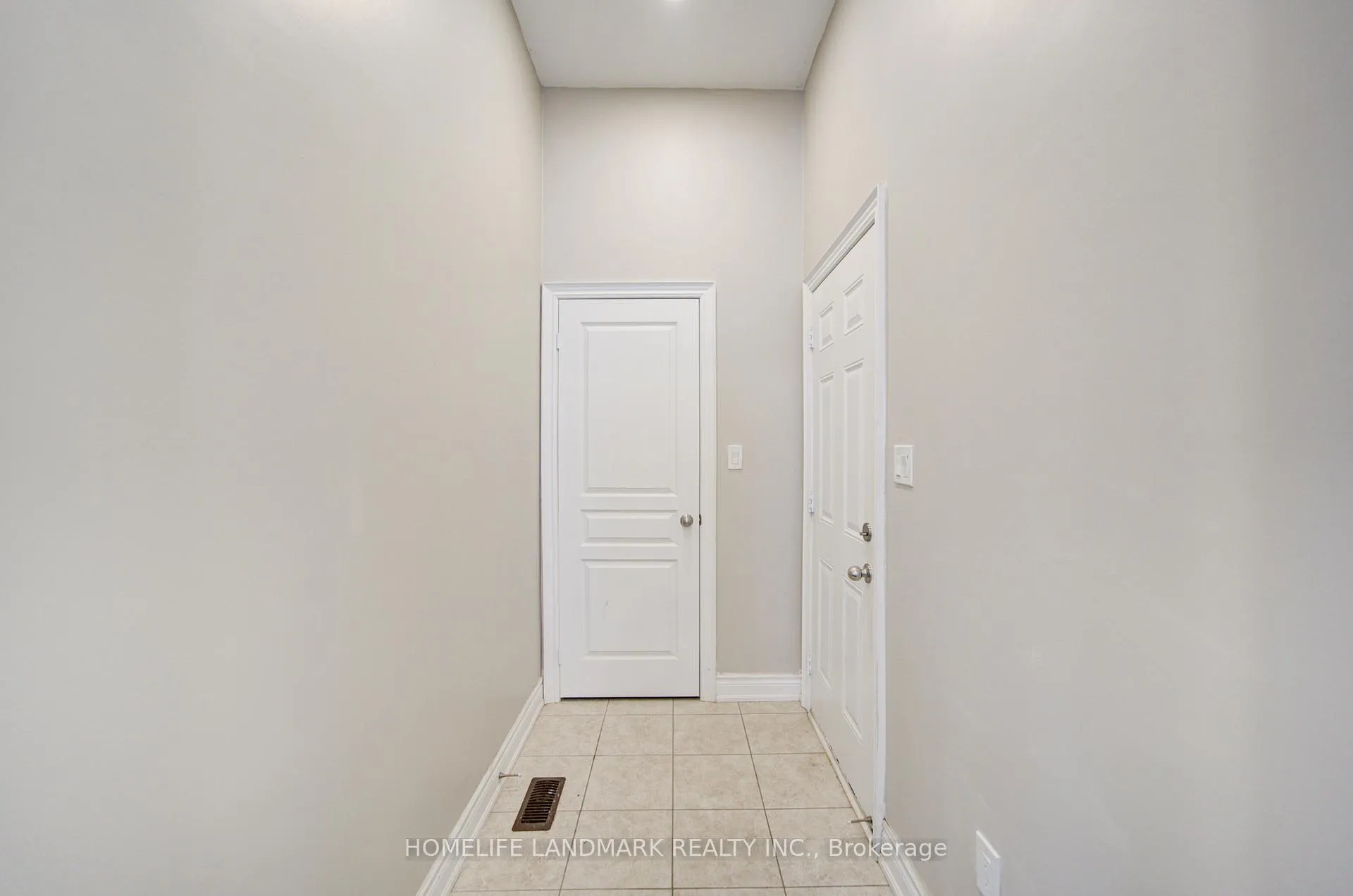 Photo 10 of 9 Rotondo Crescent, Vaughan, Kleinburg — HOMEH
