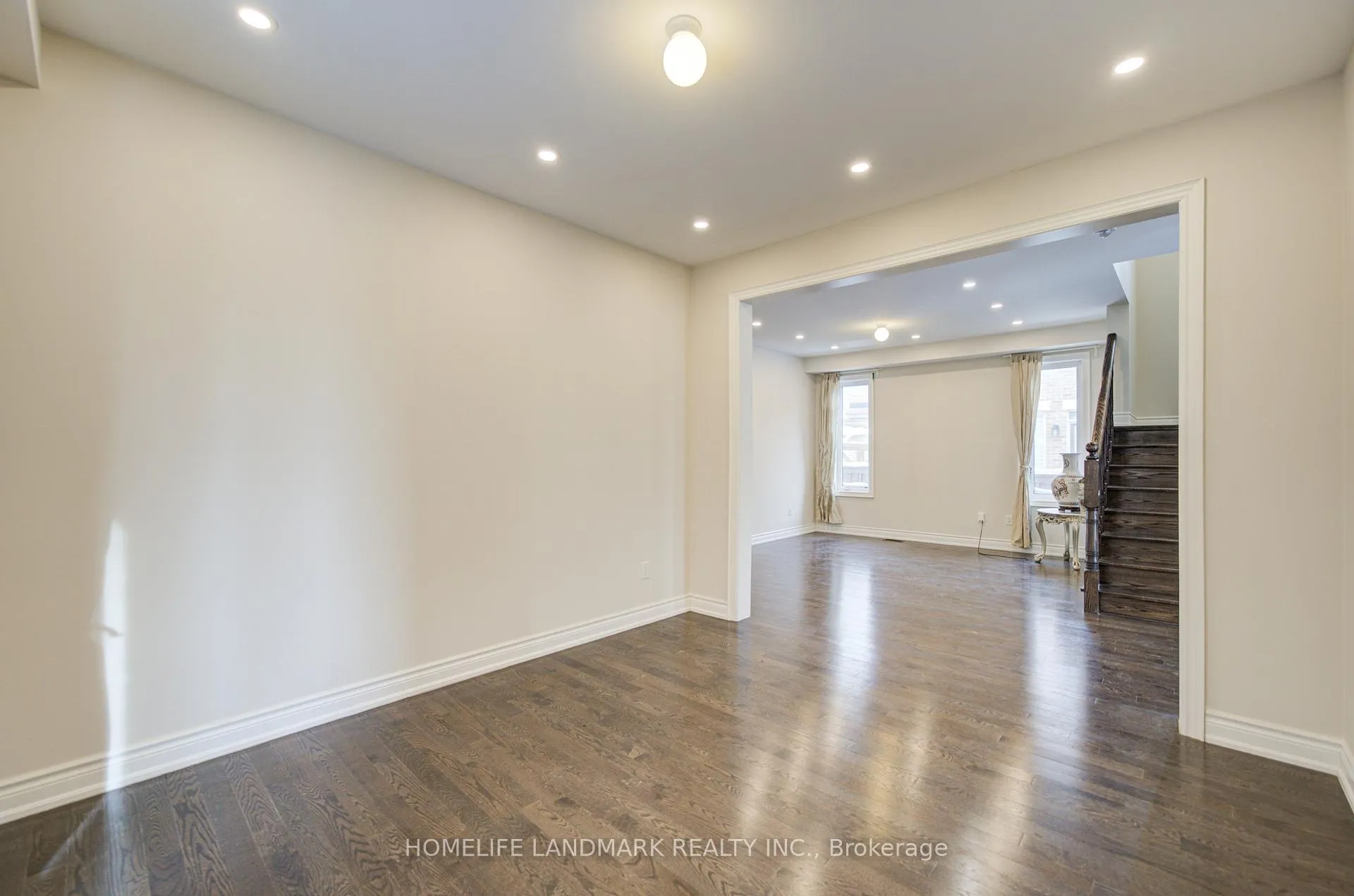 Photo 13 of 9 Rotondo Crescent, Vaughan, Kleinburg — HOMEH