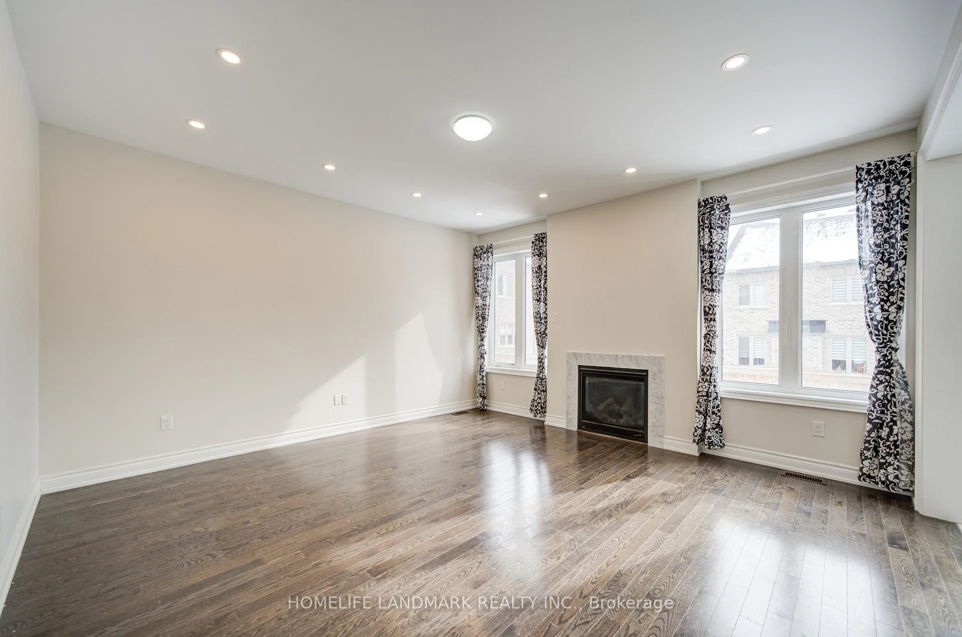 Photo 16 of 9 Rotondo Crescent, Vaughan, Kleinburg — HOMEH