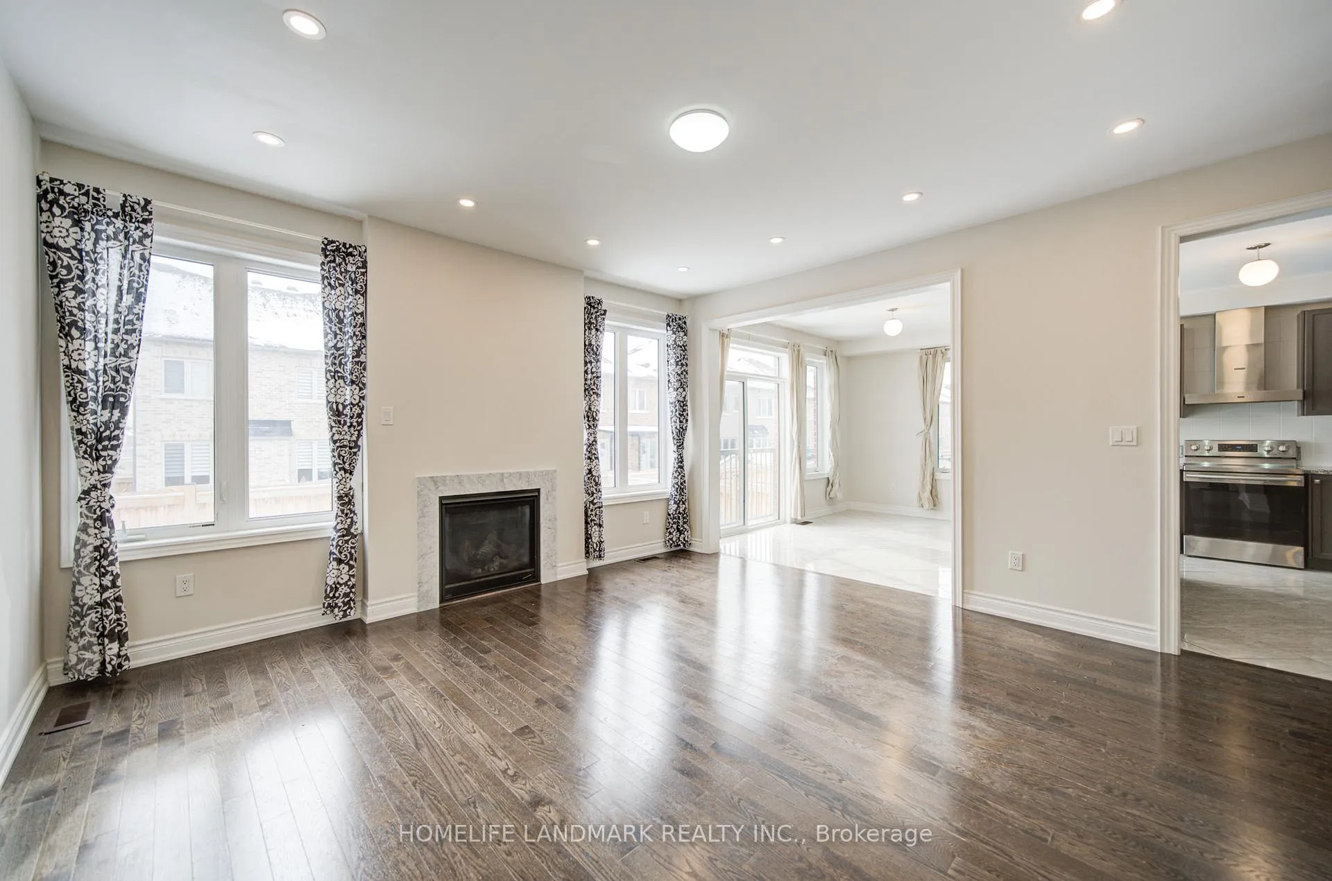 Photo 17 of 9 Rotondo Crescent, Vaughan, Kleinburg — HOMEH