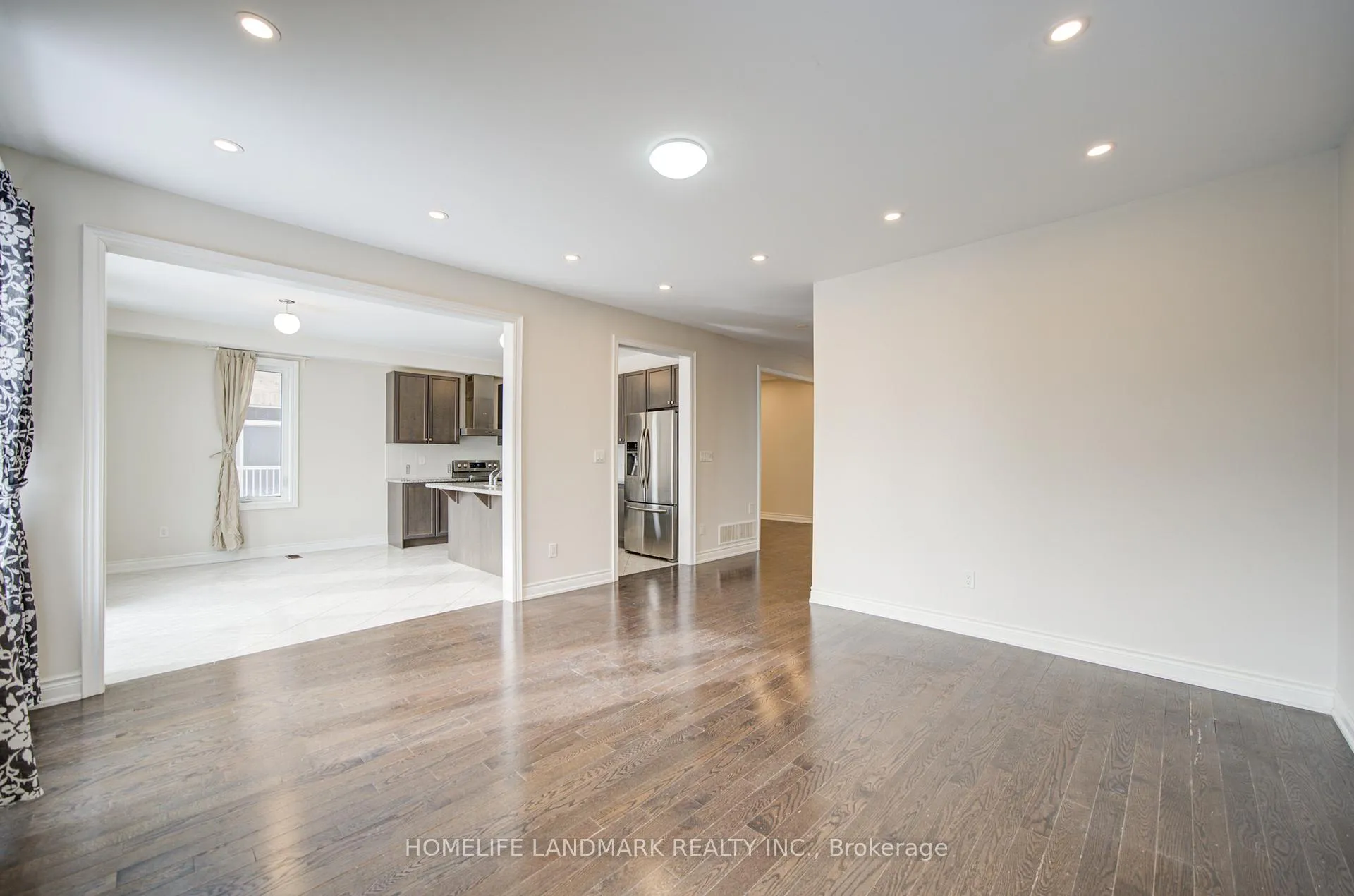 Photo 18 of 9 Rotondo Crescent, Vaughan, Kleinburg — HOMEH