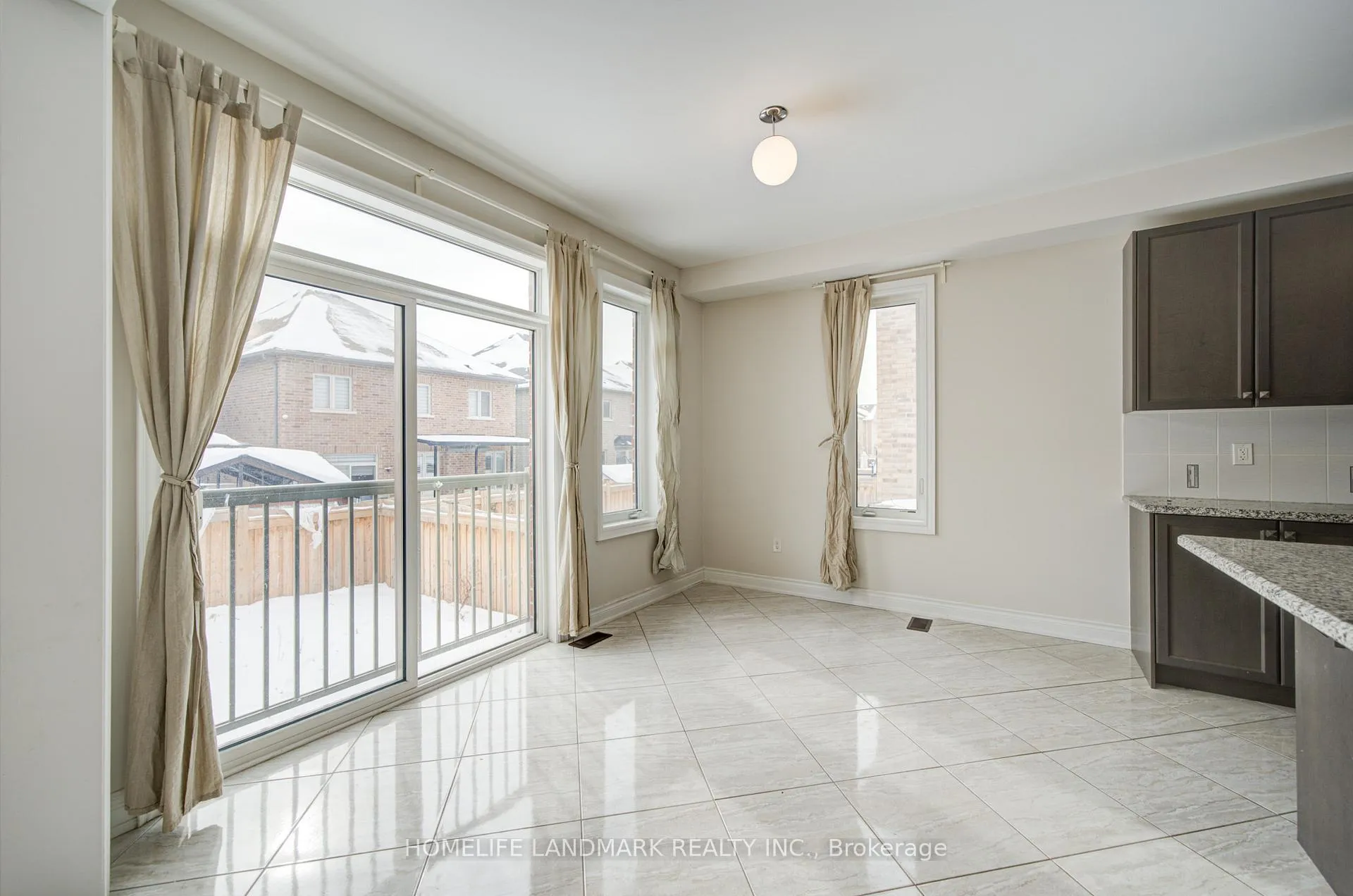 Photo 19 of 9 Rotondo Crescent, Vaughan, Kleinburg — HOMEH