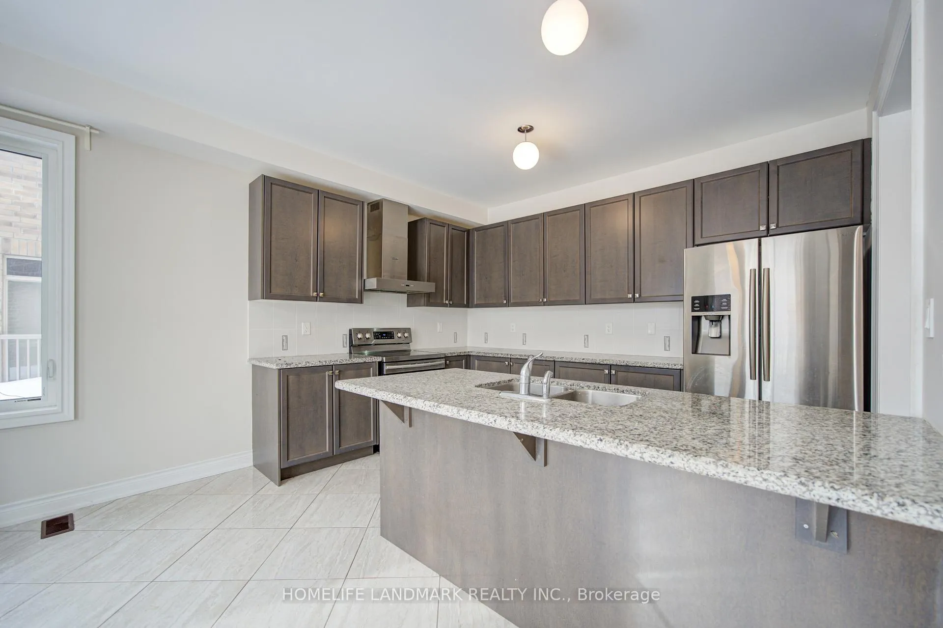 Photo 23 of 9 Rotondo Crescent, Vaughan, Kleinburg — HOMEH