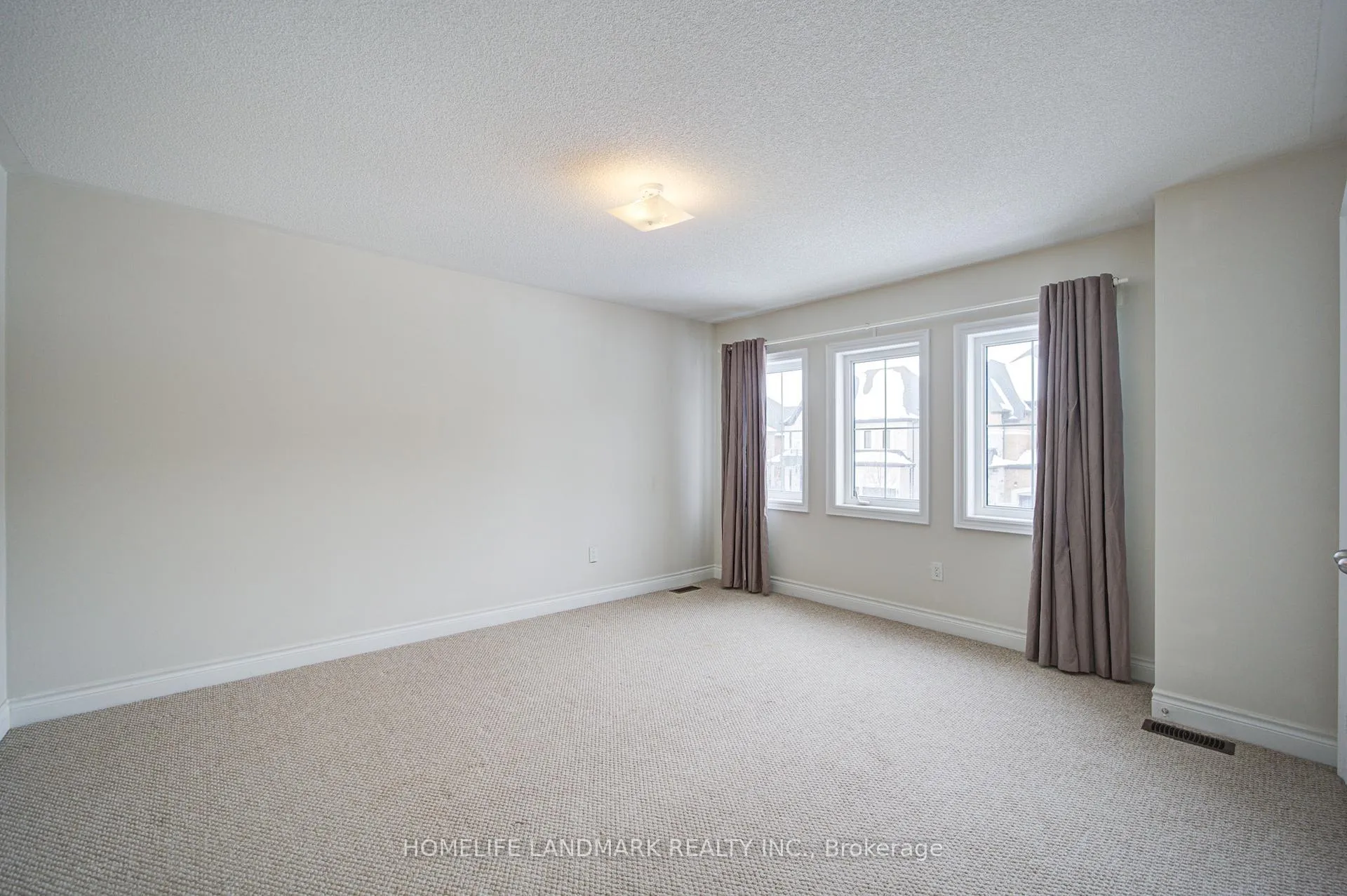 Photo 37 of 9 Rotondo Crescent, Vaughan, Kleinburg — HOMEH