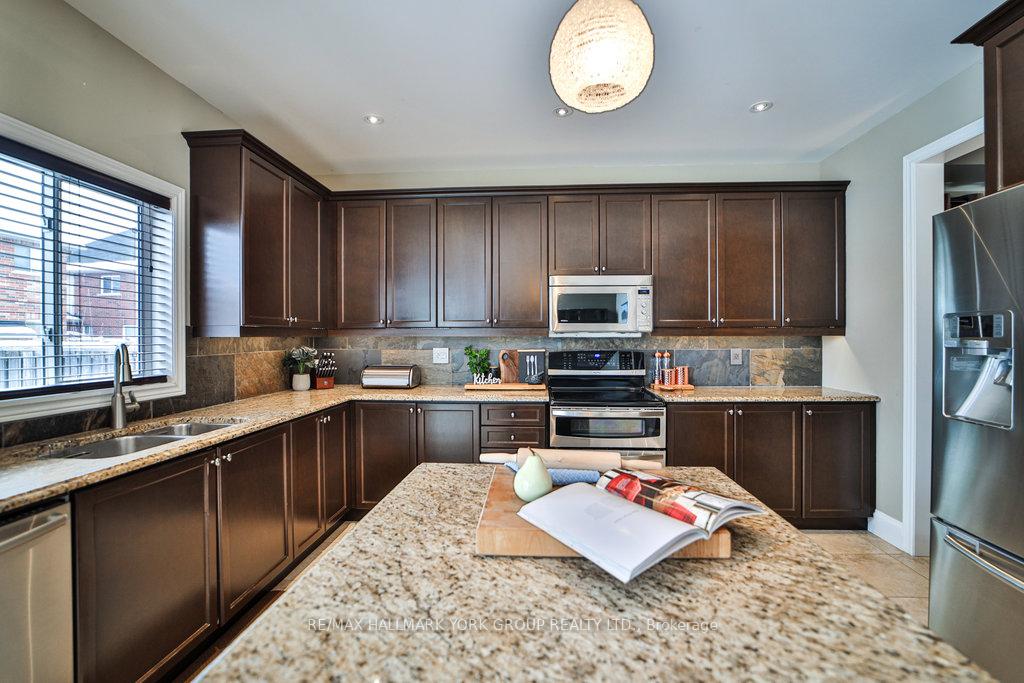 Photo 4 of 44 Carness Crescent, Georgina, Keswick South — HOMEH