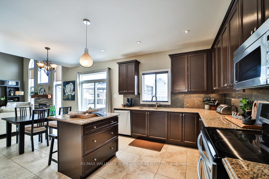 Photo 7 of 44 Carness Crescent, Georgina, Keswick South — HOMEH