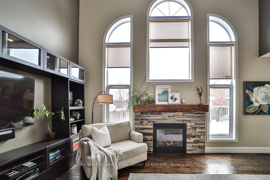 Photo 9 of 44 Carness Crescent, Georgina, Keswick South — HOMEH