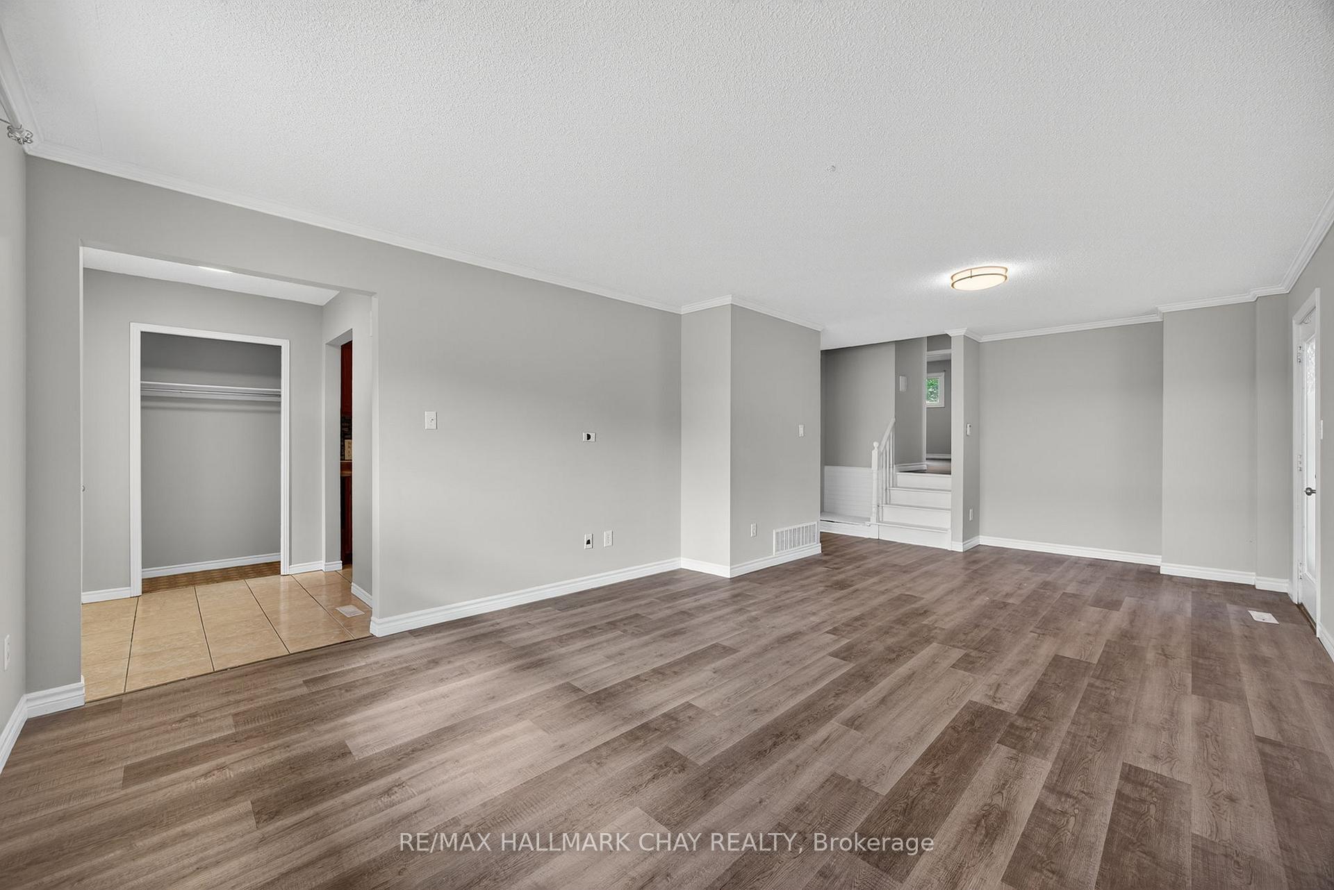 Photo 3 of 419 Leacock Drive, Barrie, Letitia Heights — HOMEH
