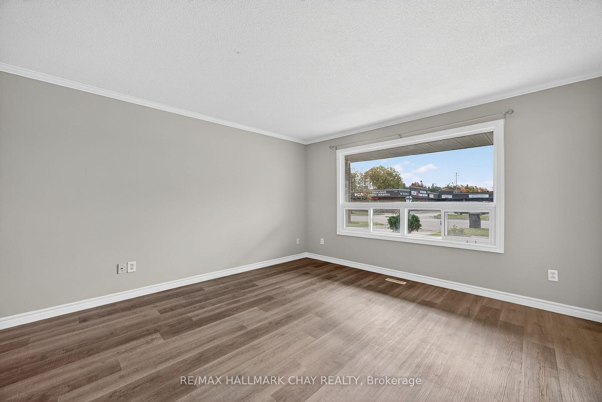 Photo 2 of 419 Leacock Drive, Barrie, Letitia Heights — HOMEH