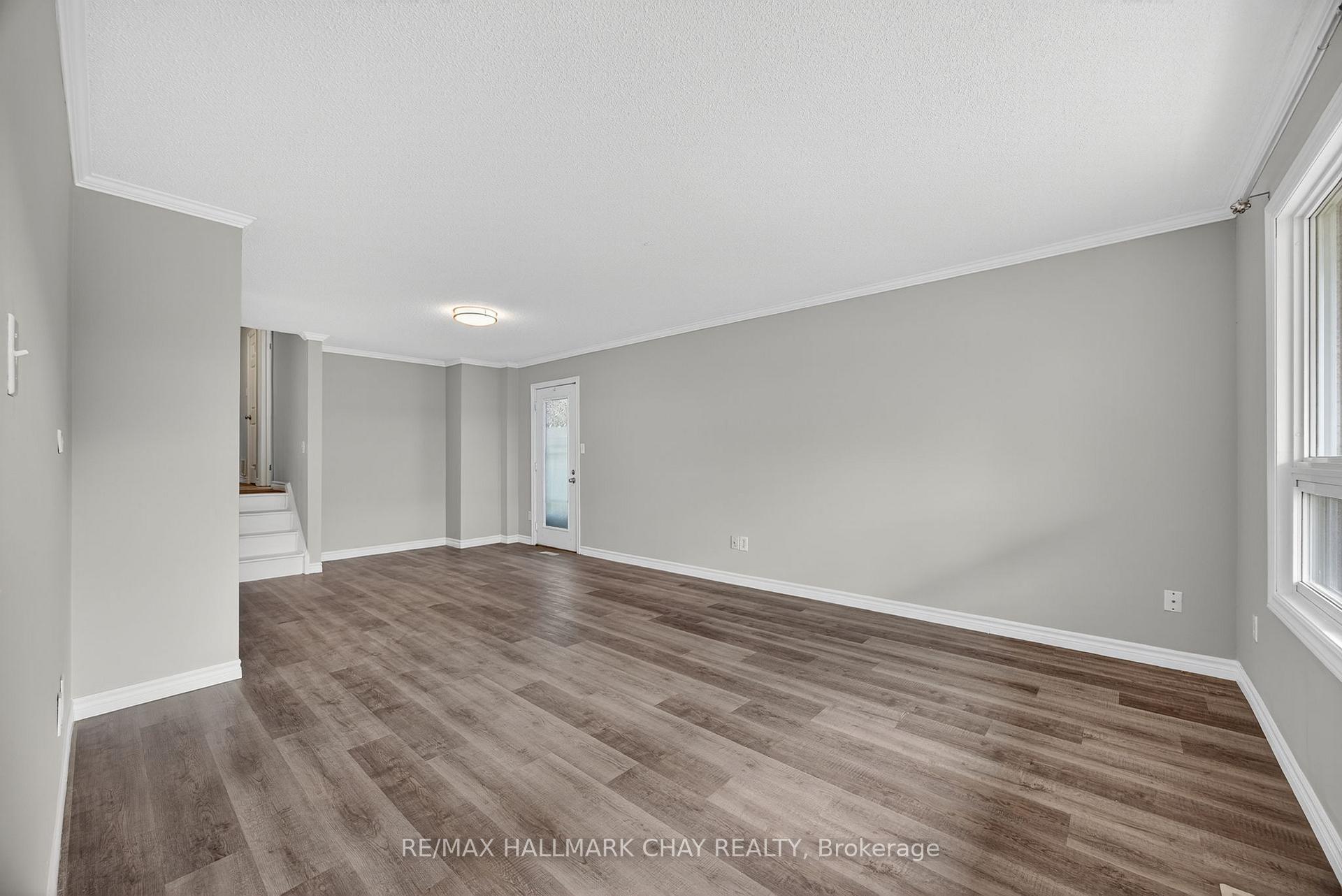 Photo 6 of 419 Leacock Drive, Barrie, Letitia Heights — HOMEH