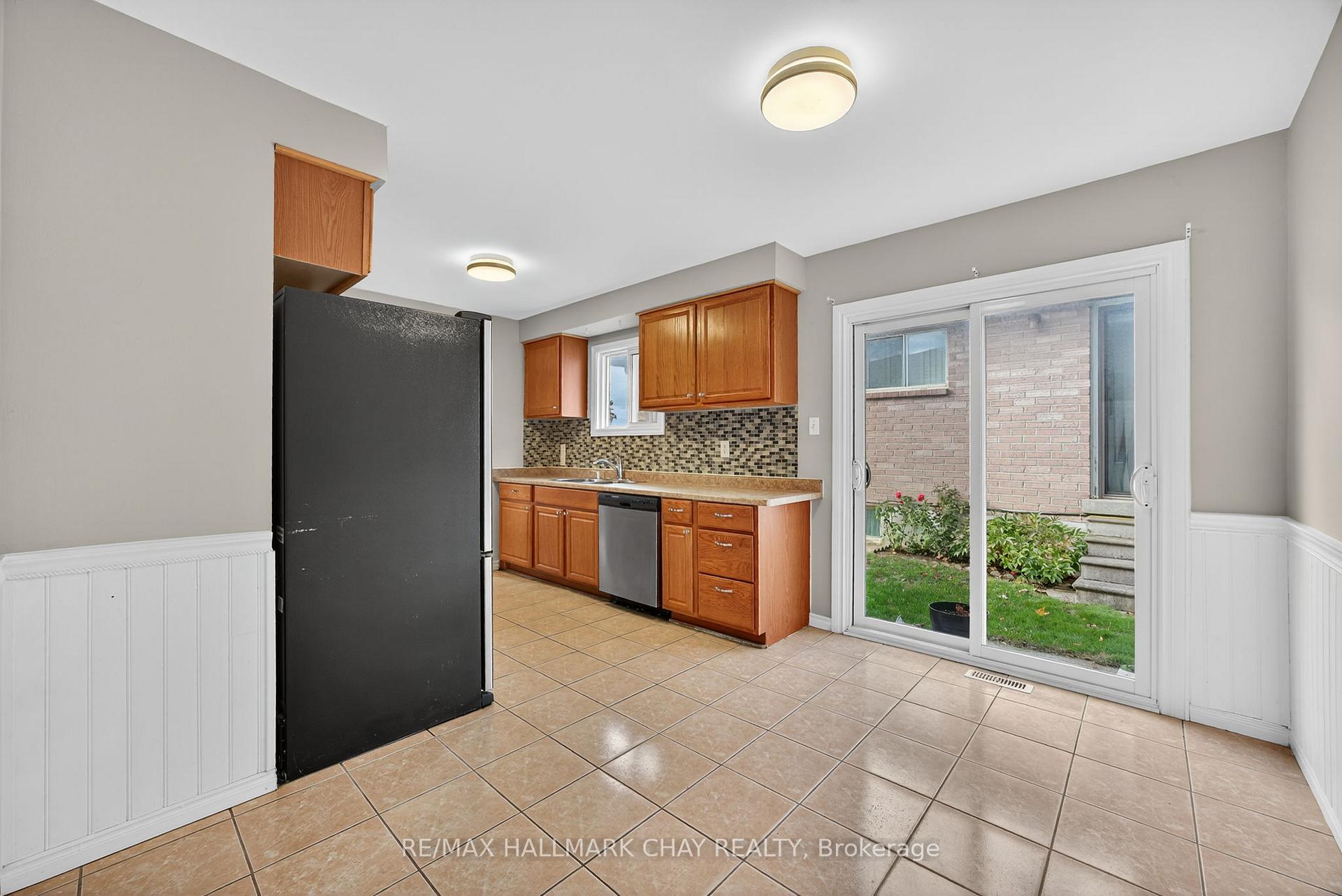 Photo 5 of 419 Leacock Drive, Barrie, Letitia Heights — HOMEH