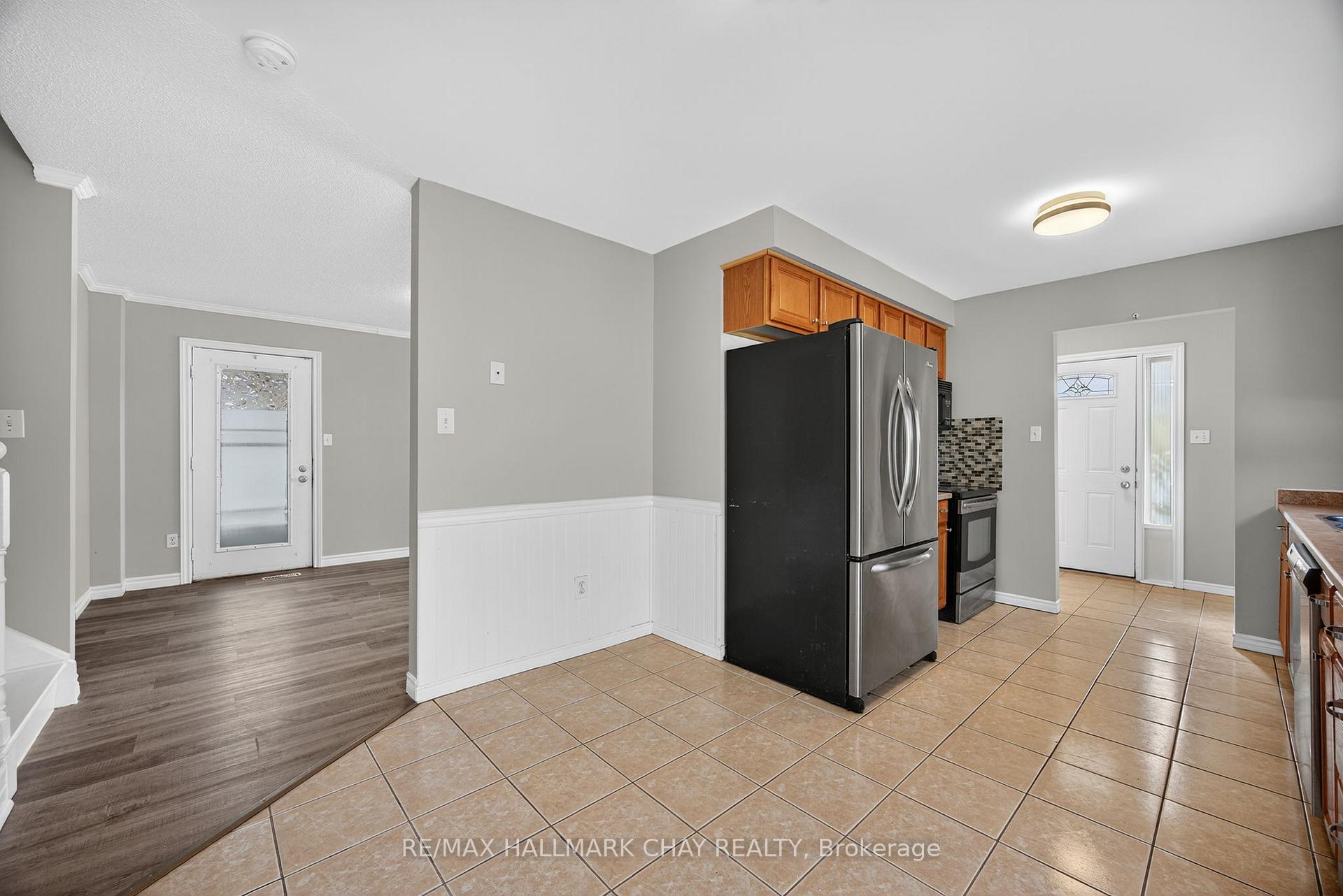 Photo 9 of 419 Leacock Drive, Barrie, Letitia Heights — HOMEH