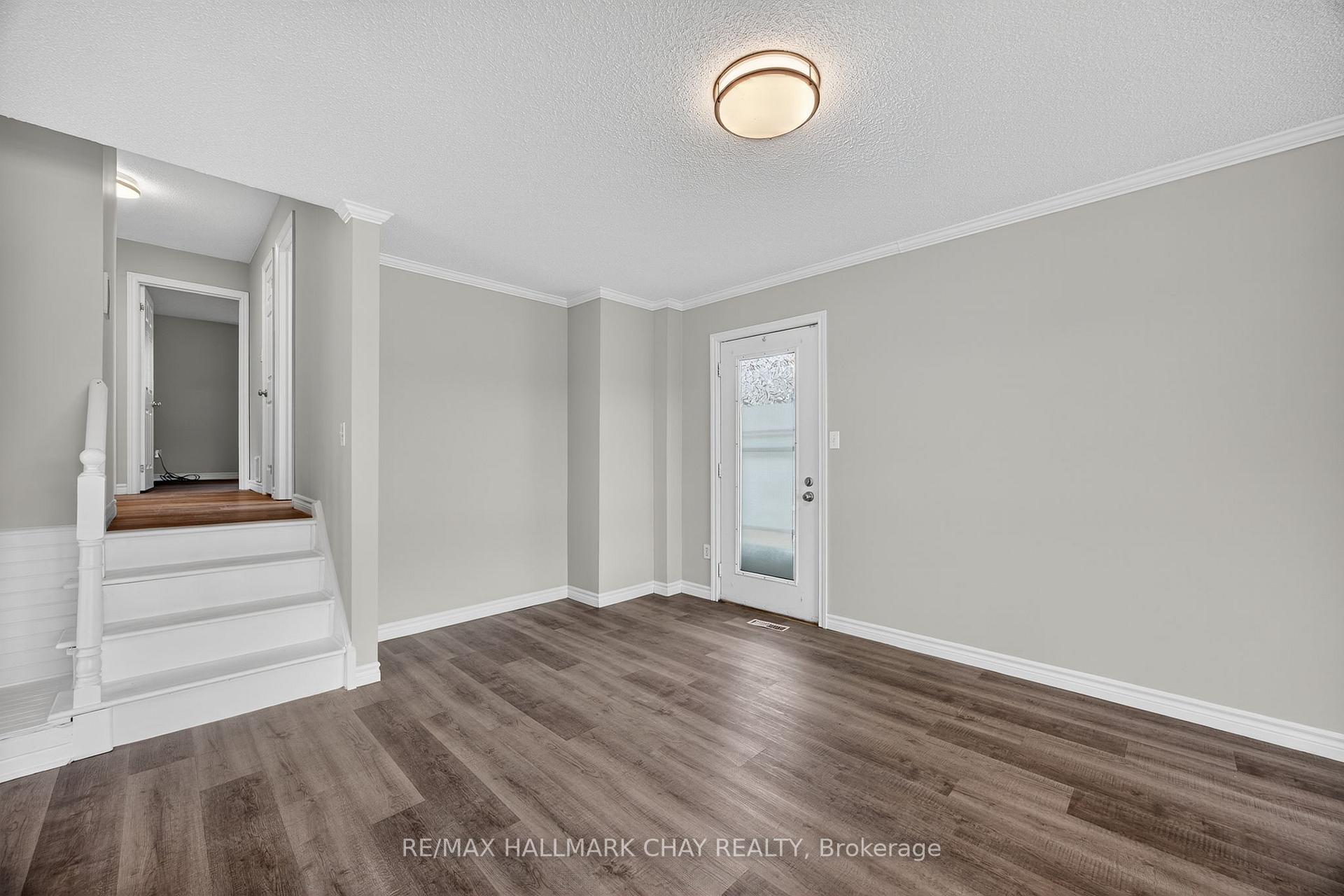 Photo 7 of 419 Leacock Drive, Barrie, Letitia Heights — HOMEH