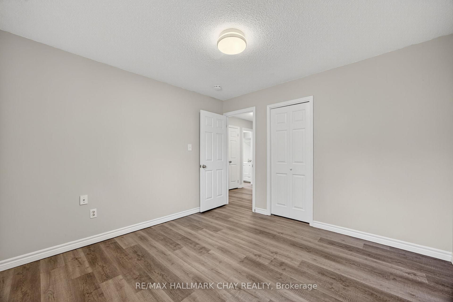 Photo 13 of 419 Leacock Drive, Barrie, Letitia Heights — HOMEH