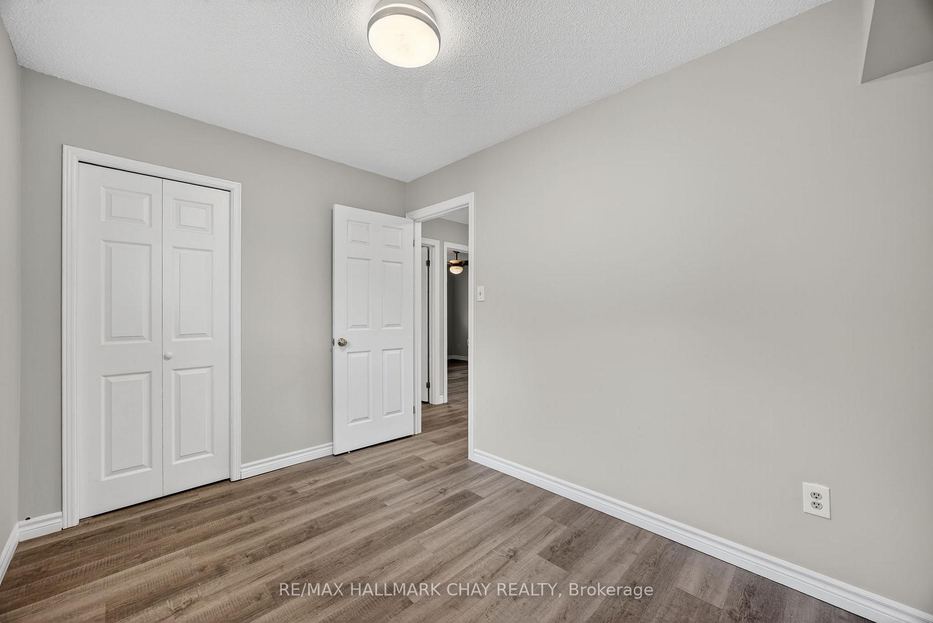 Photo 14 of 419 Leacock Drive, Barrie, Letitia Heights — HOMEH