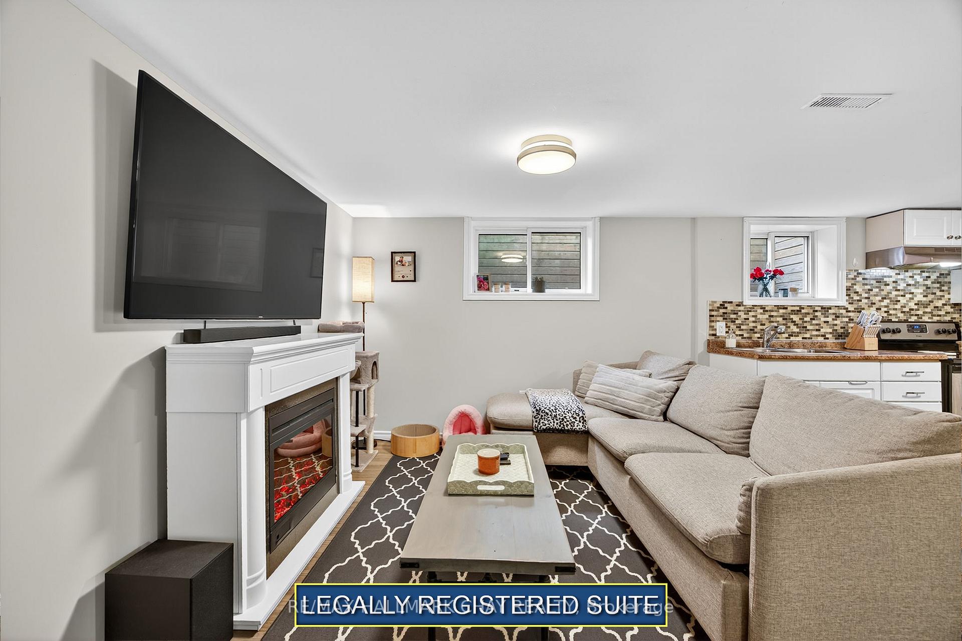 Photo 15 of 419 Leacock Drive, Barrie, Letitia Heights — HOMEH