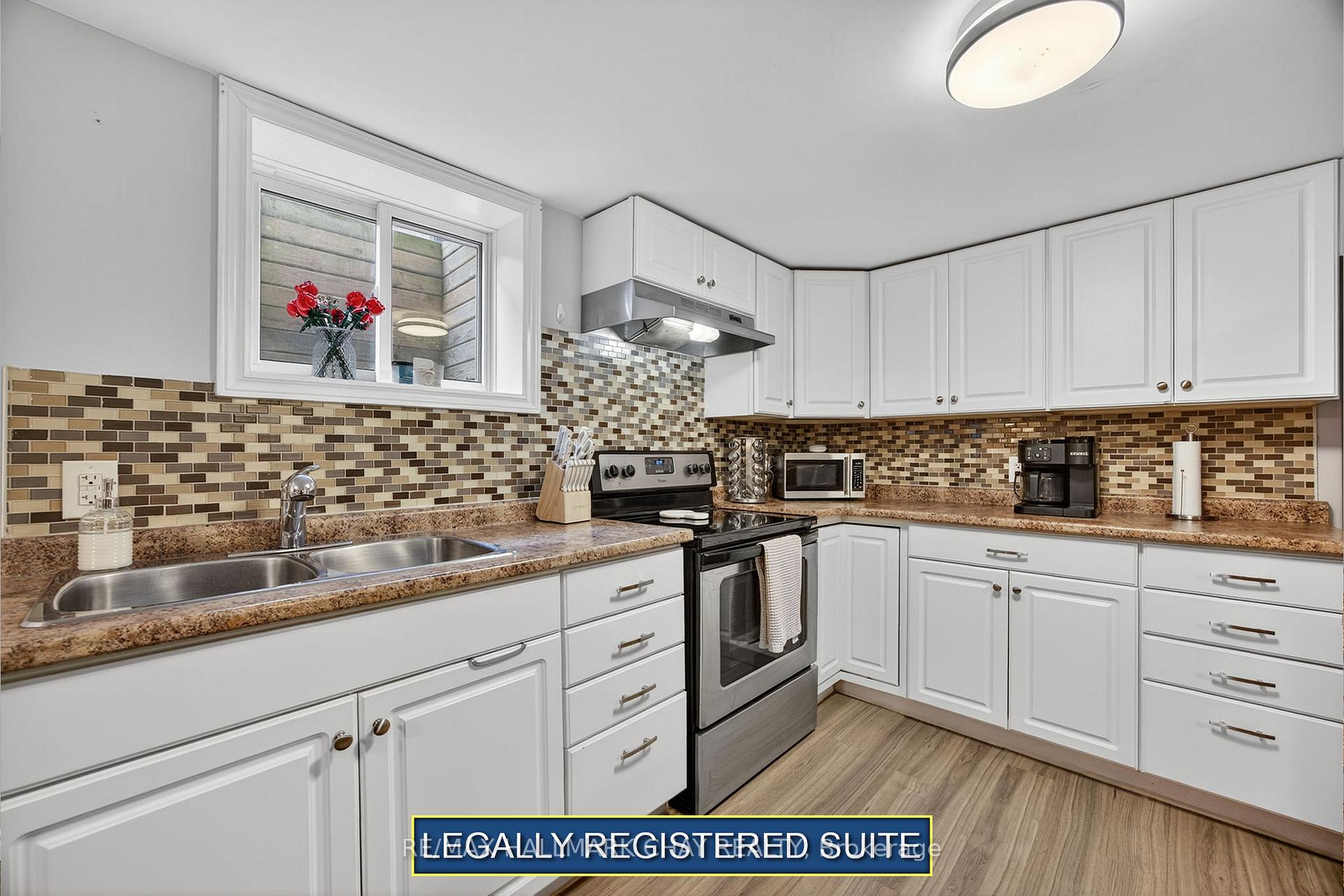 Photo 18 of 419 Leacock Drive, Barrie, Letitia Heights — HOMEH