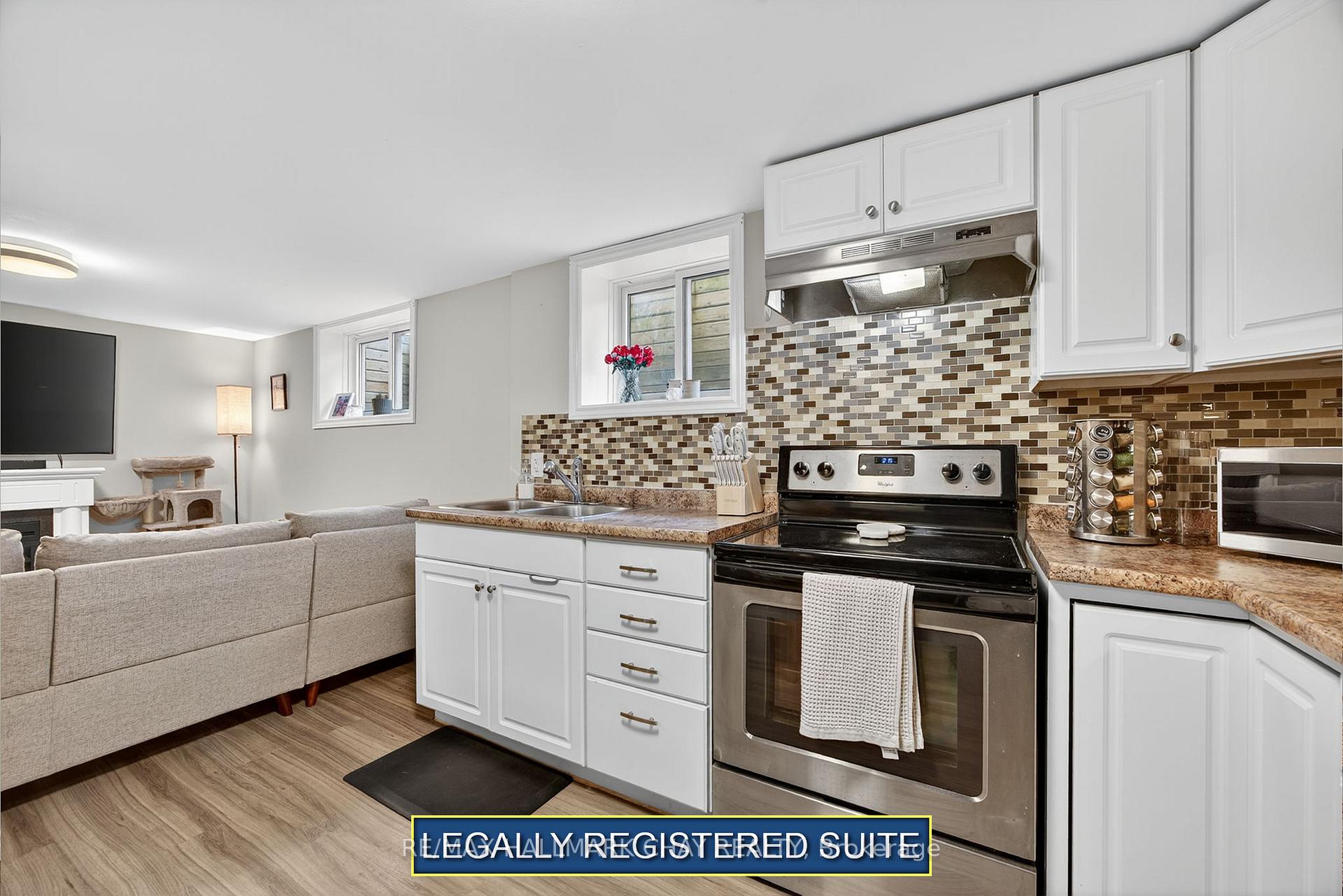 Photo 19 of 419 Leacock Drive, Barrie, Letitia Heights — HOMEH
