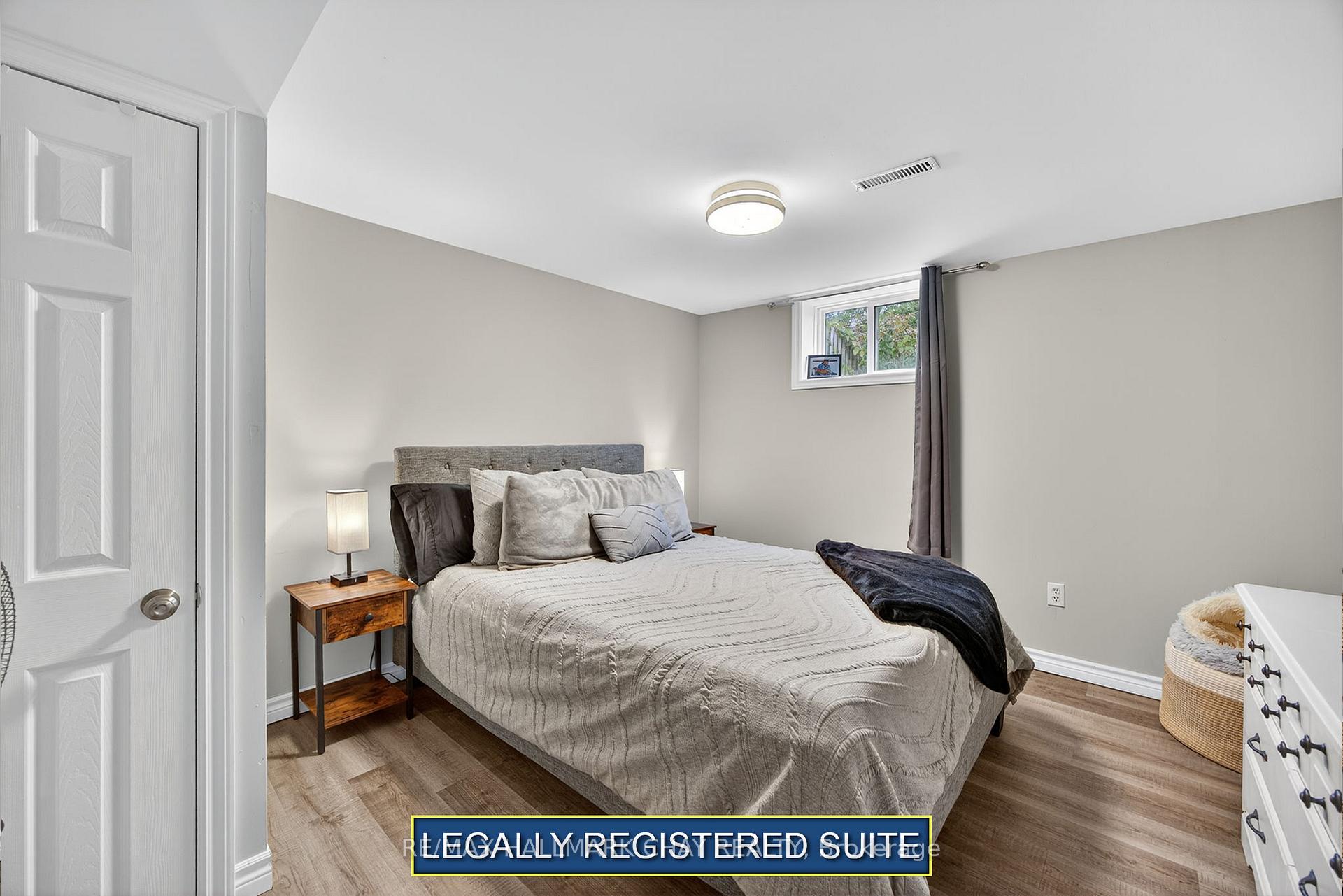 Photo 23 of 419 Leacock Drive, Barrie, Letitia Heights — HOMEH