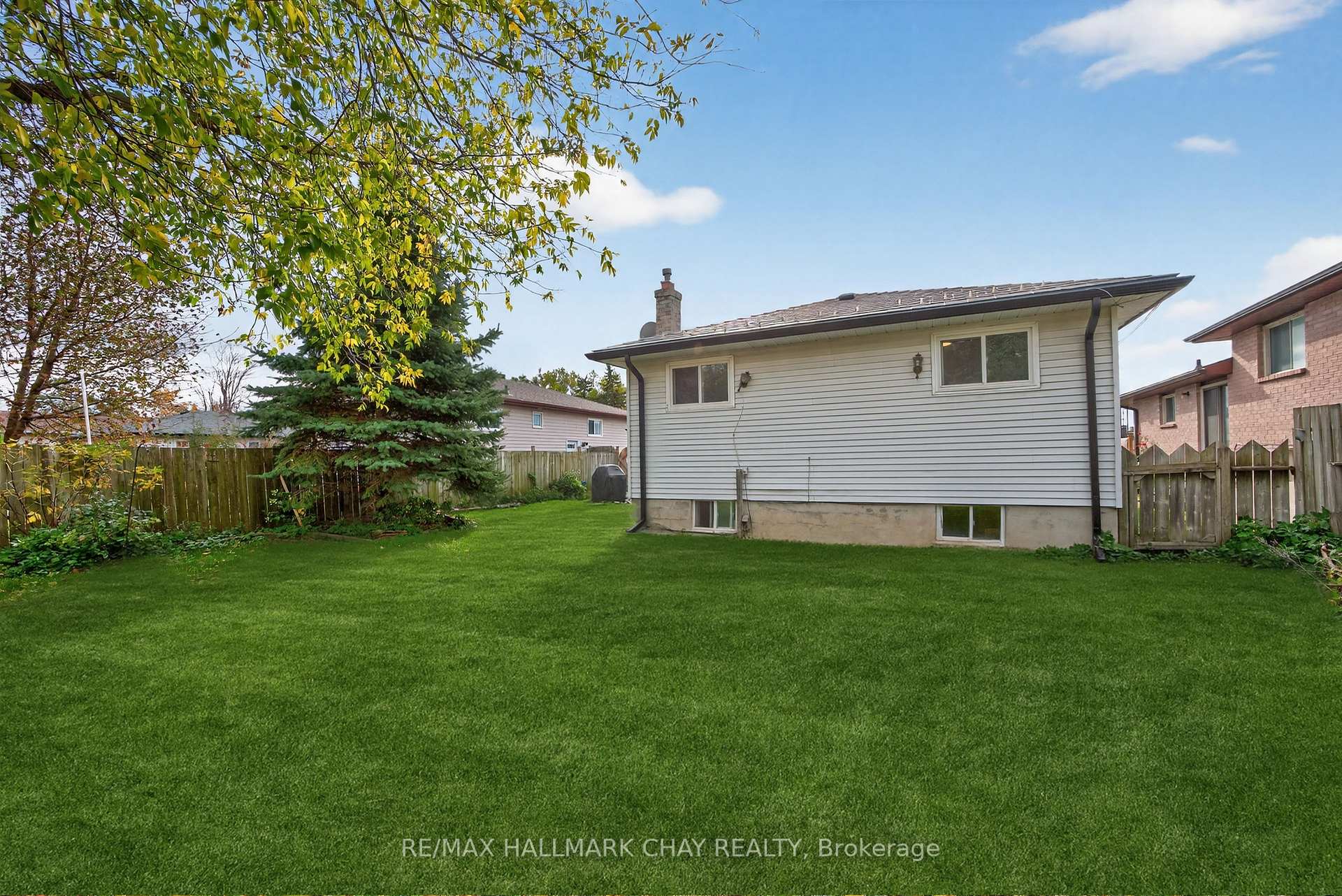 Photo 29 of 419 Leacock Drive, Barrie, Letitia Heights — HOMEH