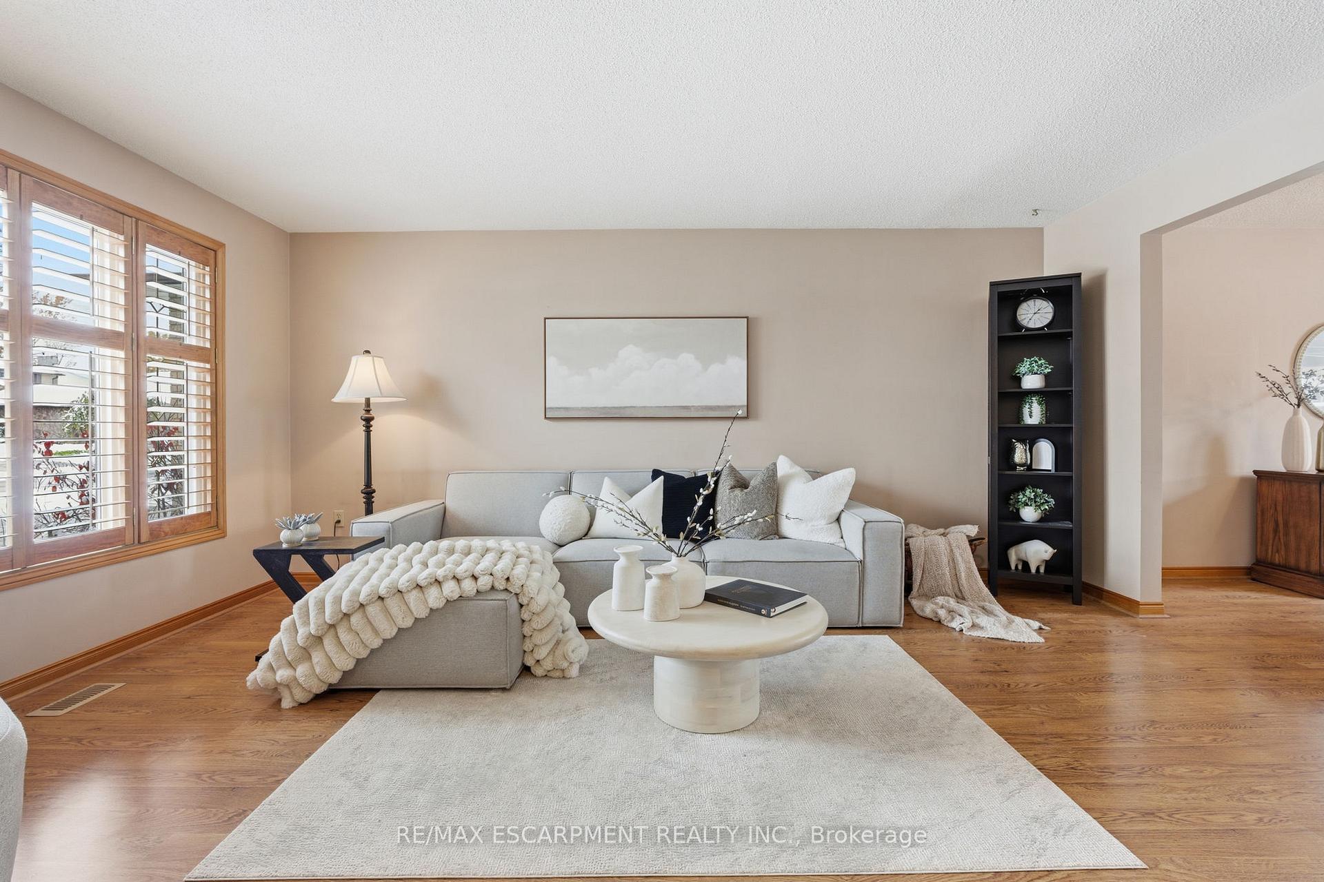 Photo 6 of 121 Parkwood Crescent, Hamilton, Thorner — HOMEH