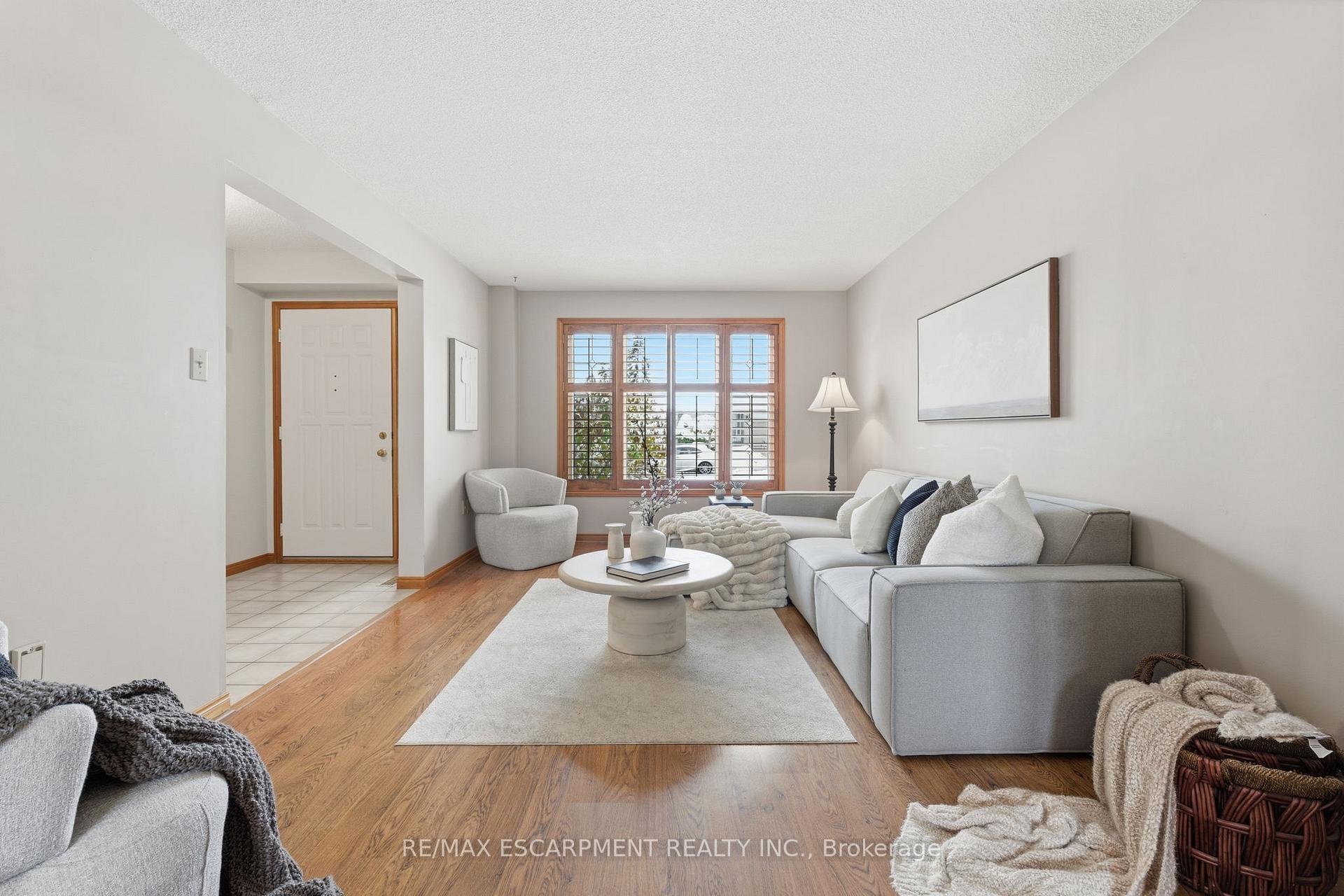 Photo 7 of 121 Parkwood Crescent, Hamilton, Thorner — HOMEH