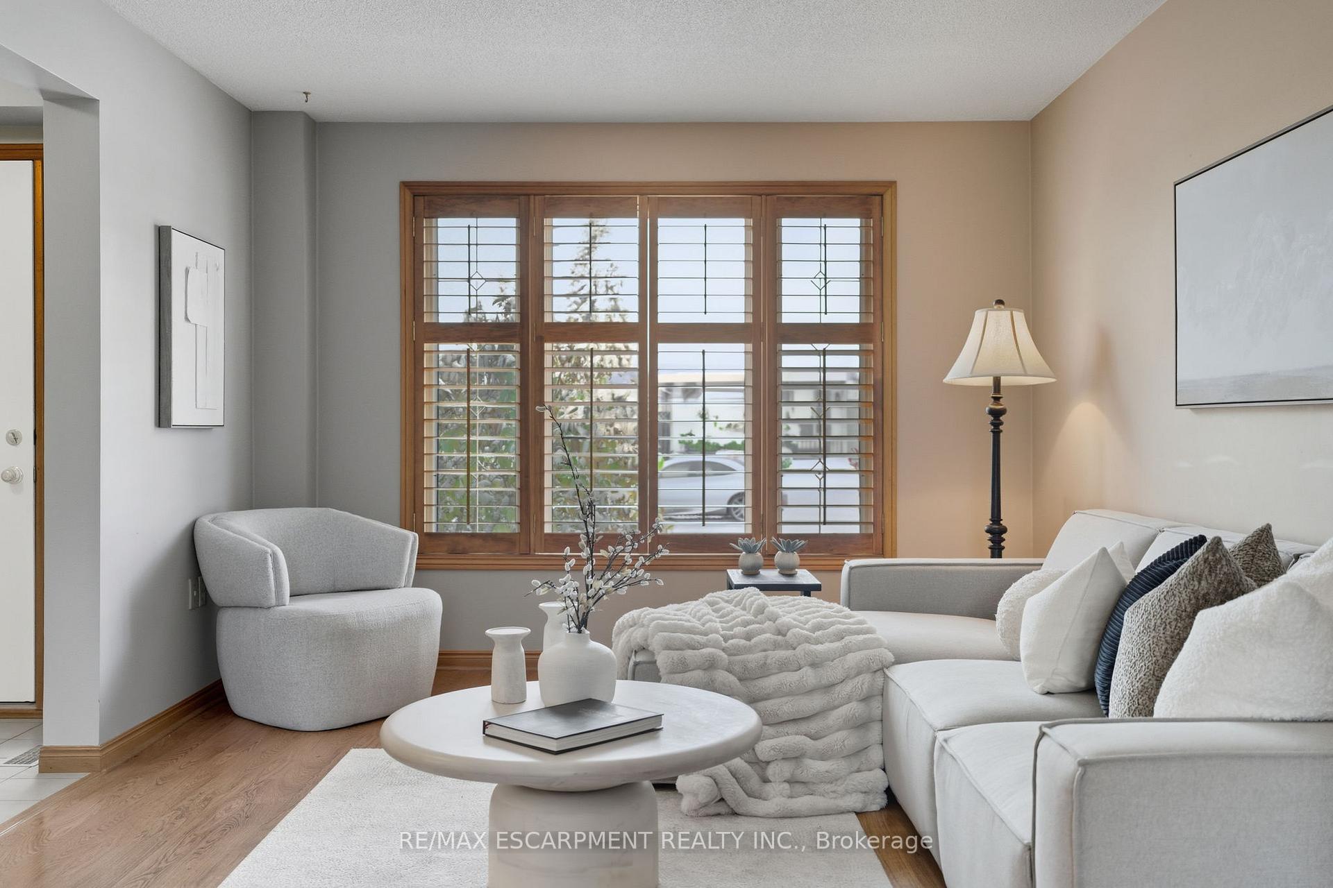 Photo 8 of 121 Parkwood Crescent, Hamilton, Thorner — HOMEH