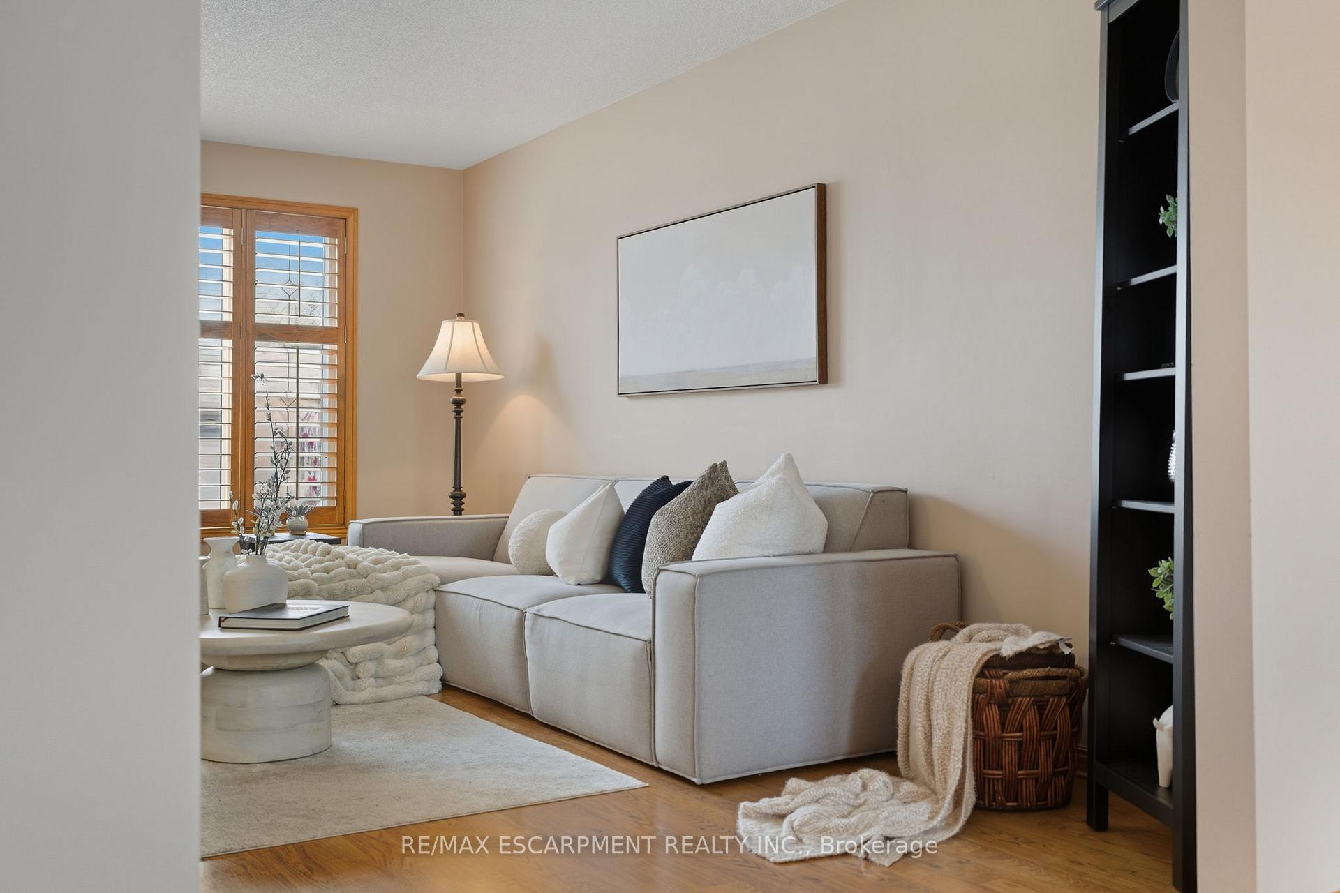 Photo 9 of 121 Parkwood Crescent, Hamilton, Thorner — HOMEH