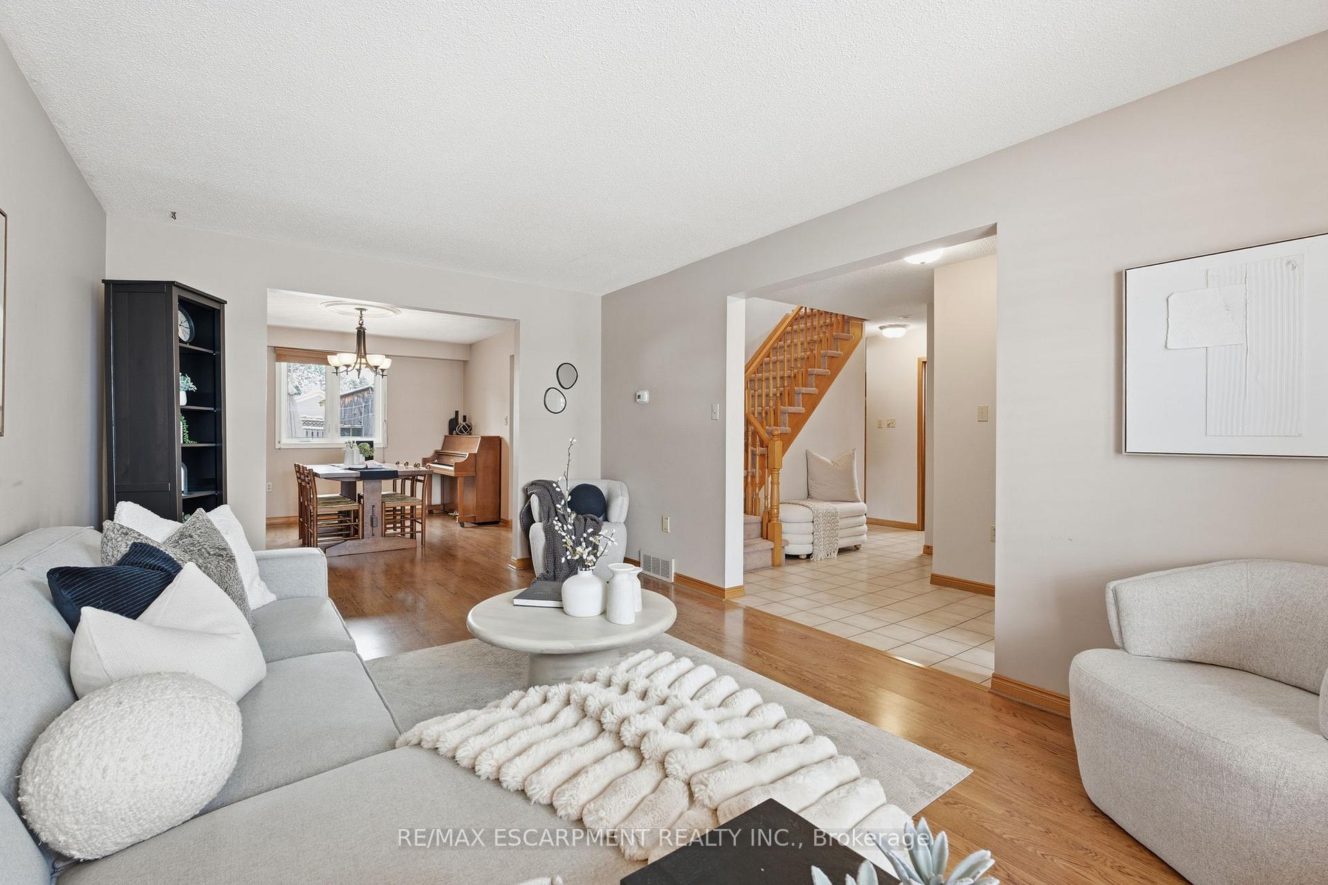 Photo 10 of 121 Parkwood Crescent, Hamilton, Thorner — HOMEH