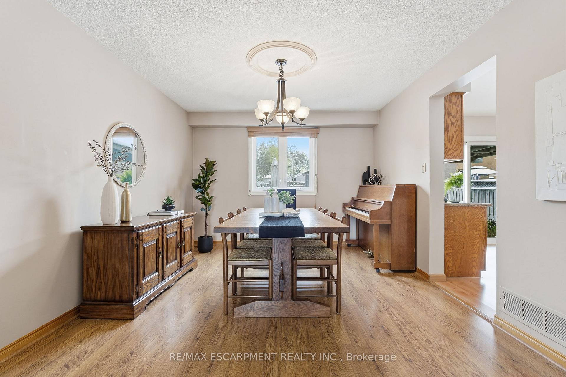 Photo 11 of 121 Parkwood Crescent, Hamilton, Thorner — HOMEH