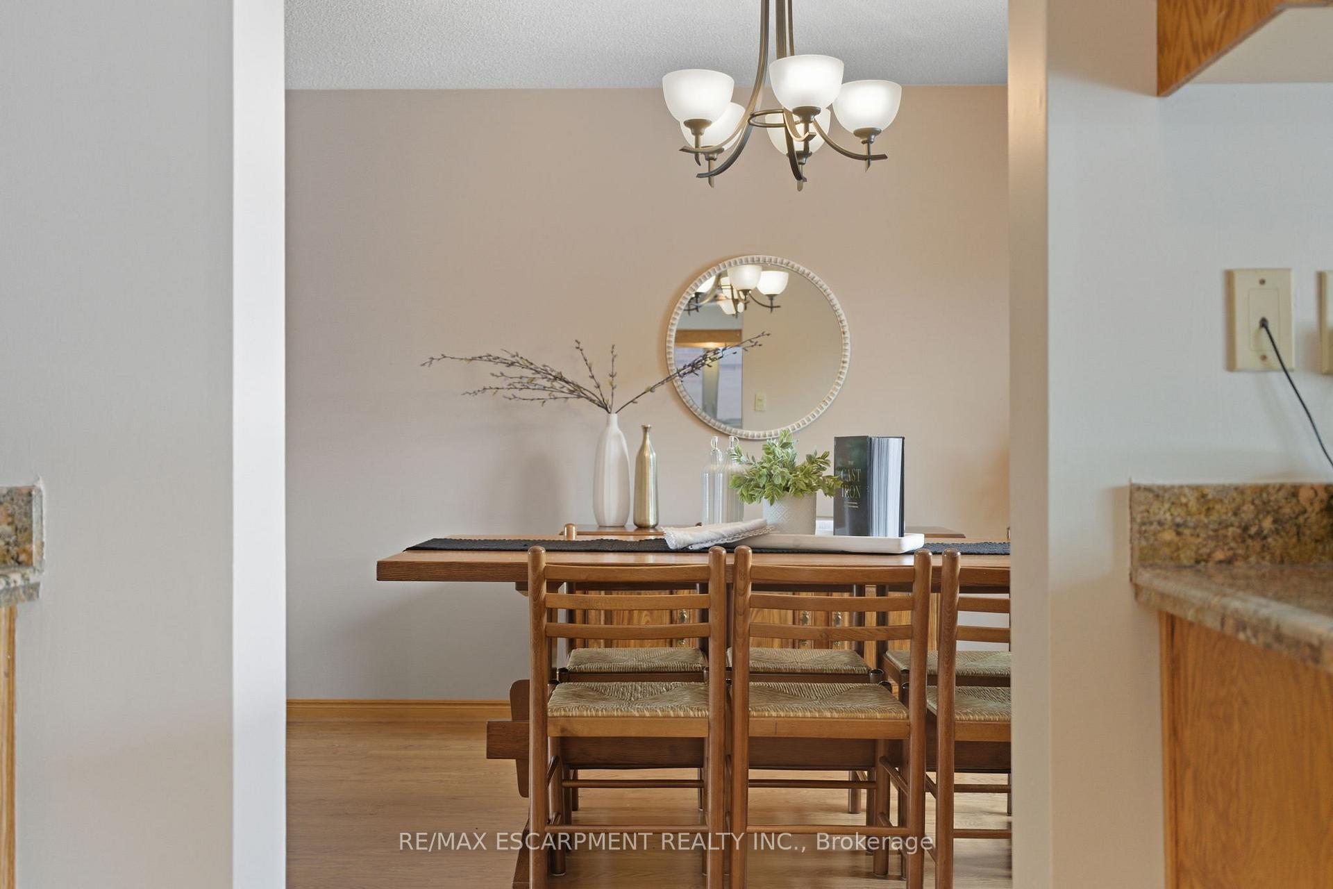 Photo 14 of 121 Parkwood Crescent, Hamilton, Thorner — HOMEH