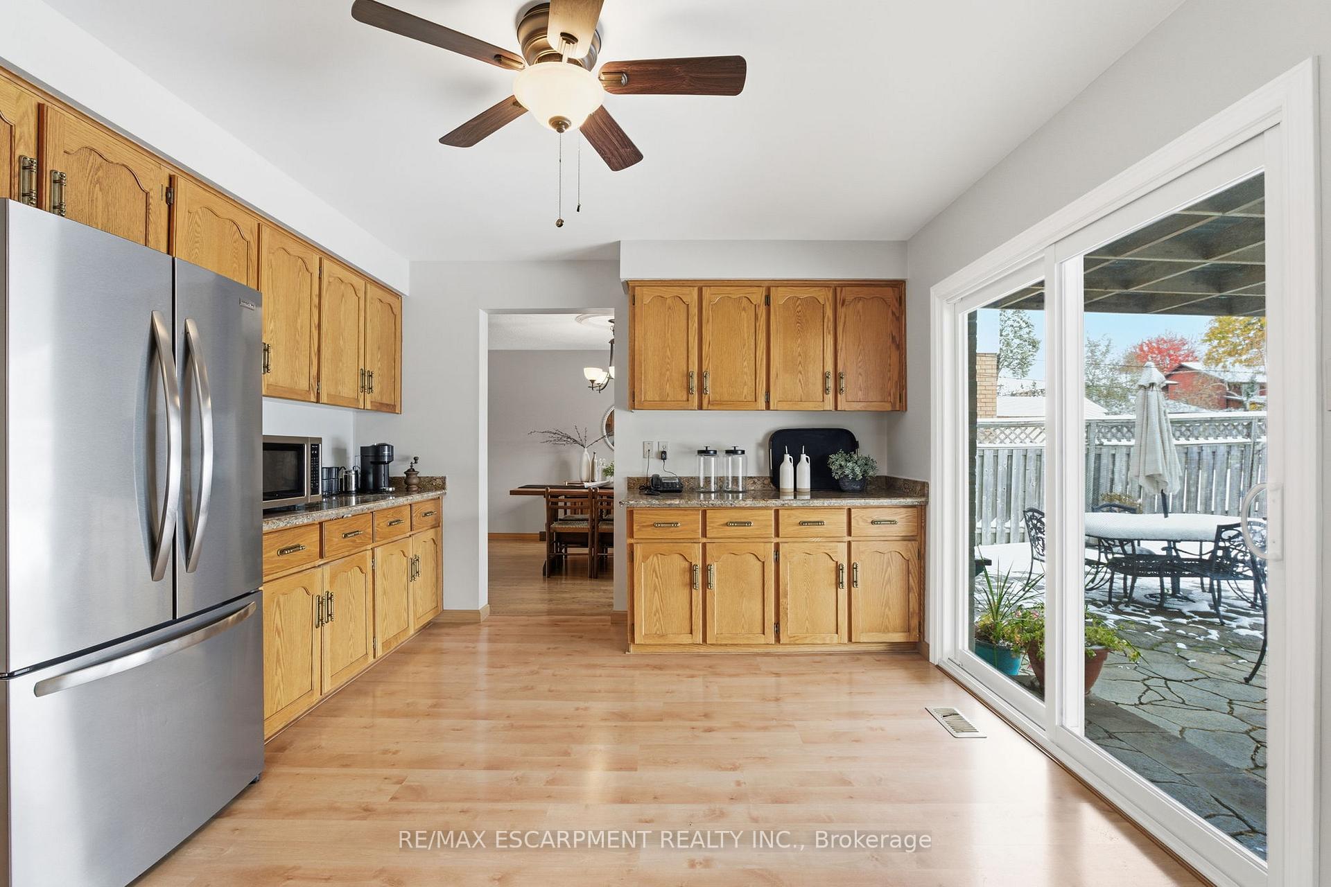Photo 17 of 121 Parkwood Crescent, Hamilton, Thorner — HOMEH