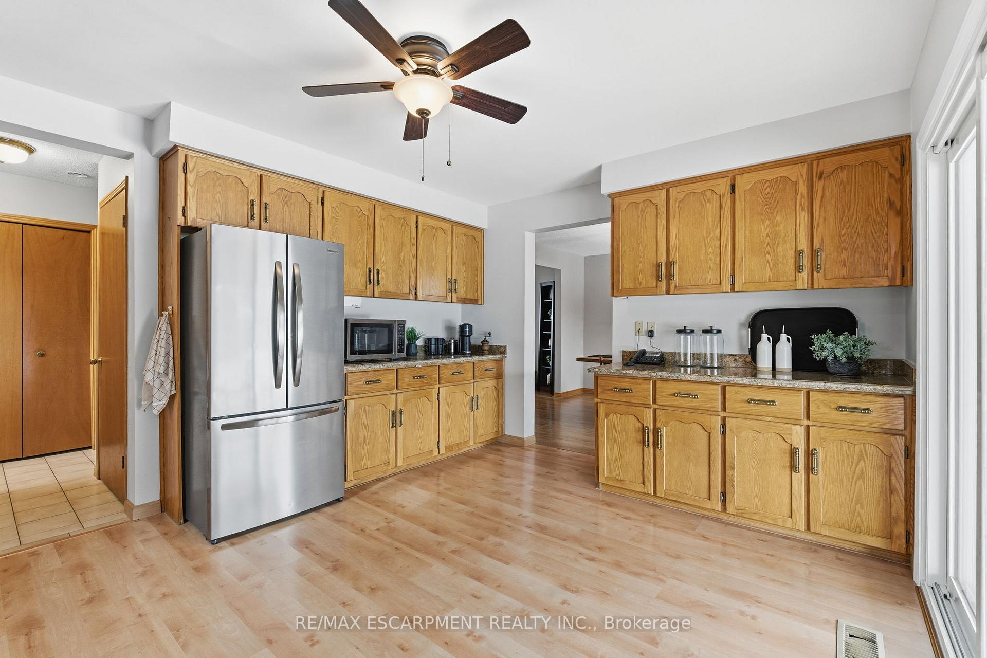 Photo 19 of 121 Parkwood Crescent, Hamilton, Thorner — HOMEH
