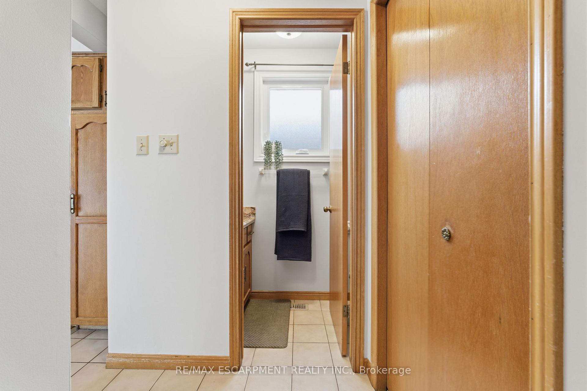 Photo 21 of 121 Parkwood Crescent, Hamilton, Thorner — HOMEH