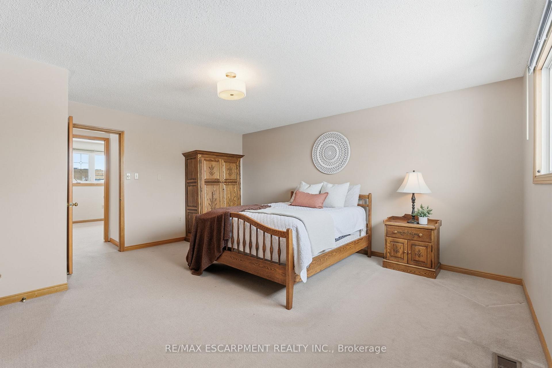 Photo 26 of 121 Parkwood Crescent, Hamilton, Thorner — HOMEH