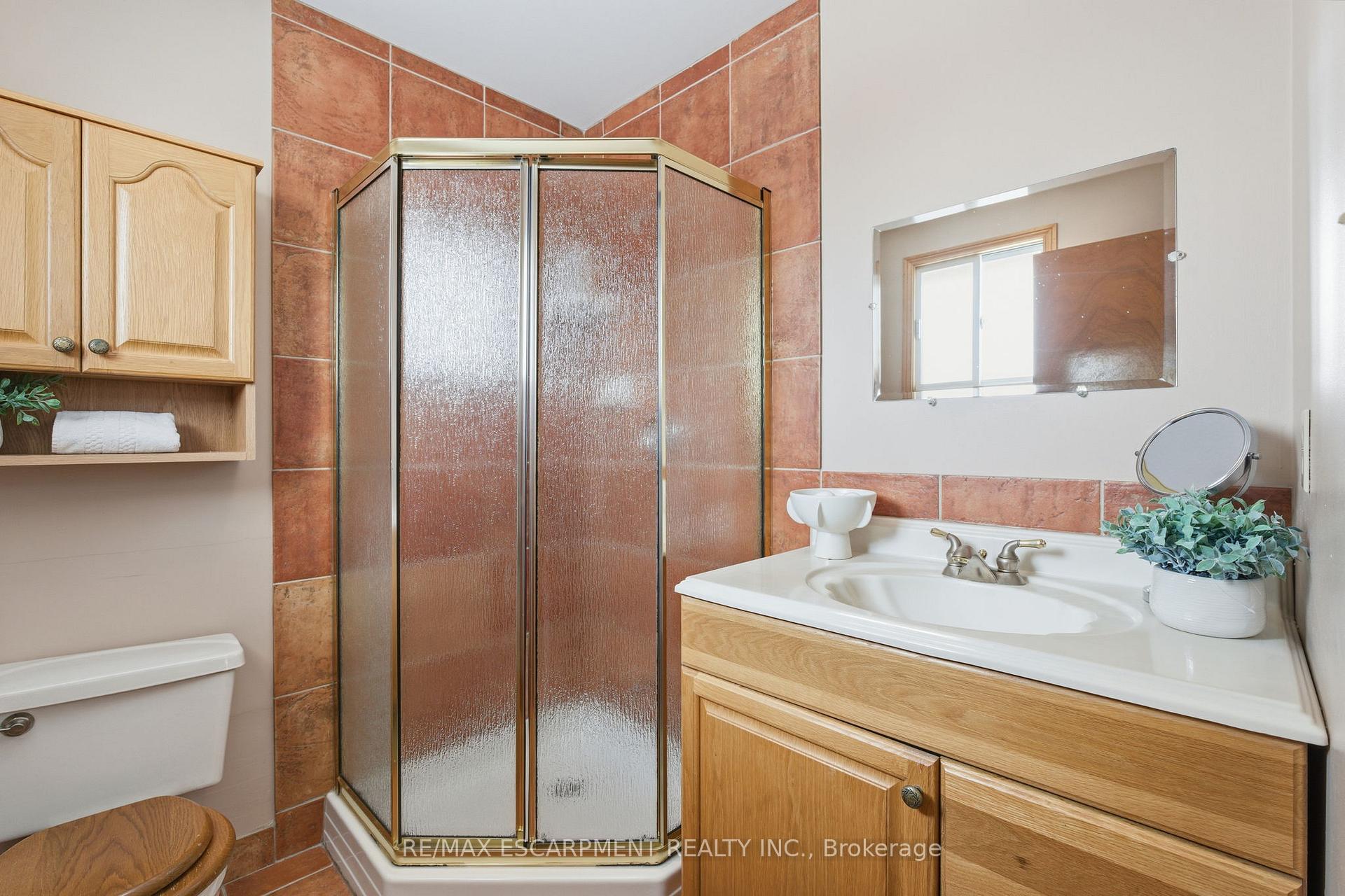 Photo 28 of 121 Parkwood Crescent, Hamilton, Thorner — HOMEH