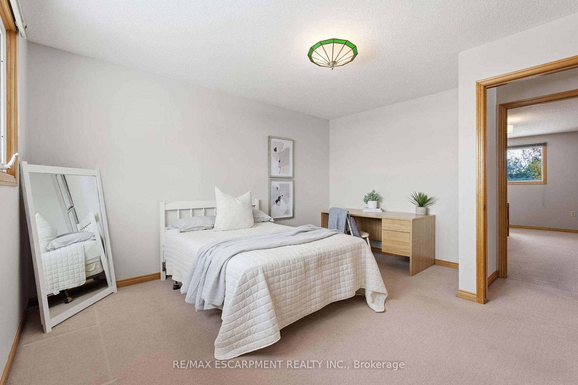 Photo 33 of 121 Parkwood Crescent, Hamilton, Thorner — HOMEH
