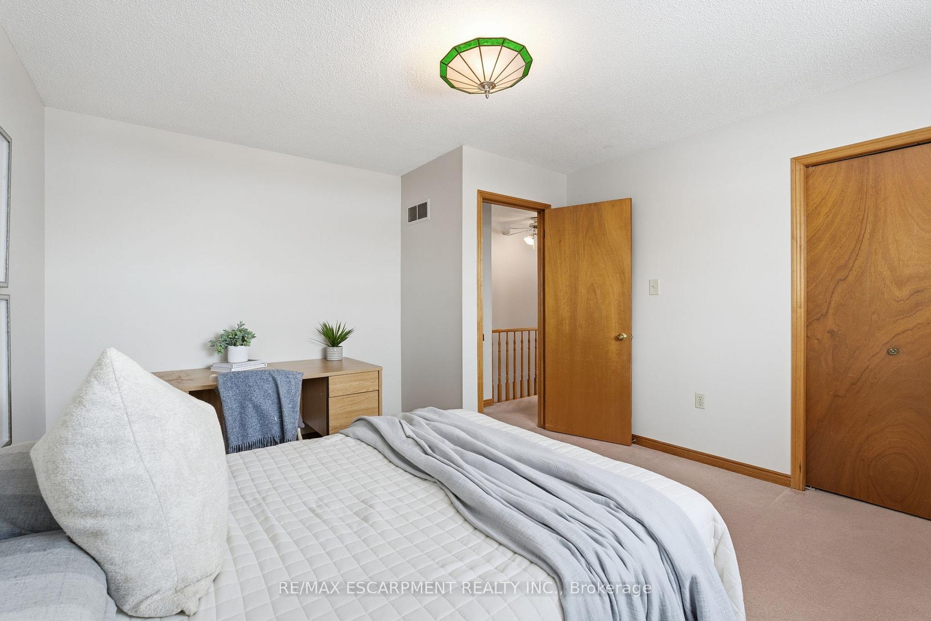 Photo 34 of 121 Parkwood Crescent, Hamilton, Thorner — HOMEH