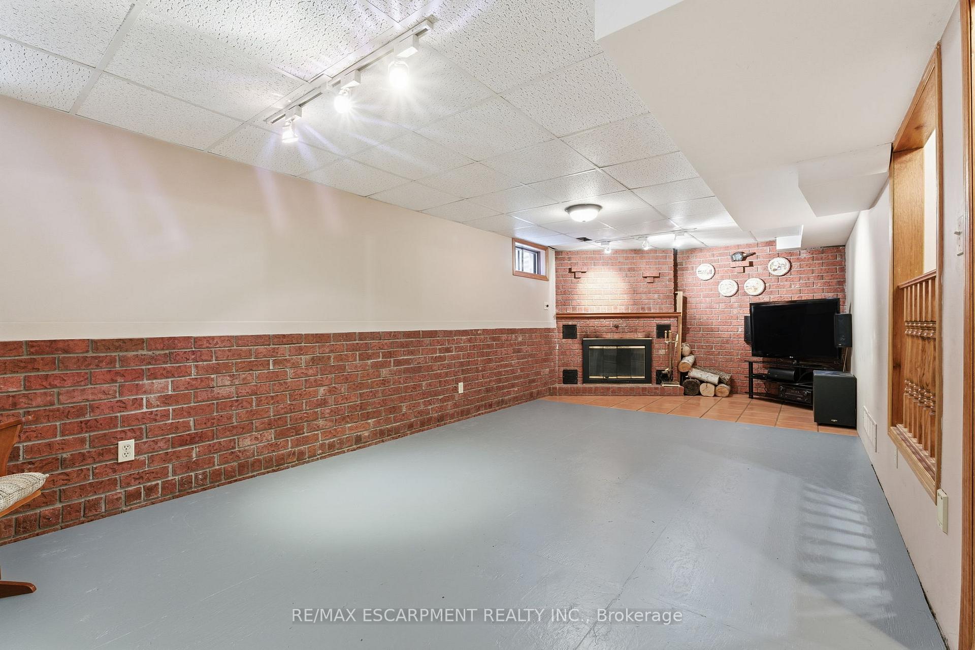 Photo 39 of 121 Parkwood Crescent, Hamilton, Thorner — HOMEH