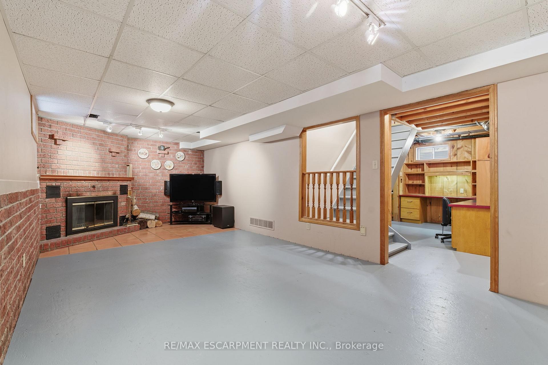 Photo 41 of 121 Parkwood Crescent, Hamilton, Thorner — HOMEH