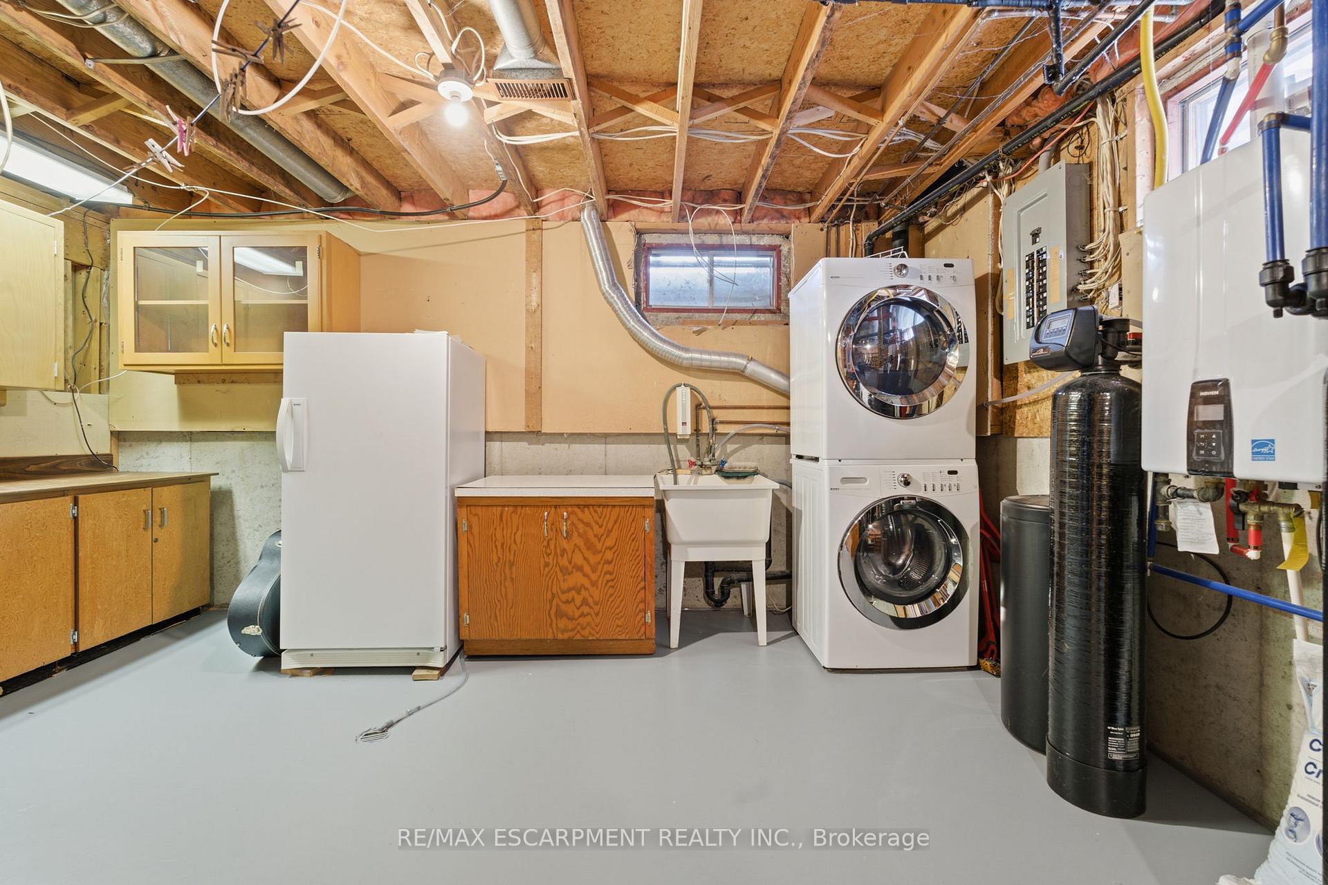 Photo 43 of 121 Parkwood Crescent, Hamilton, Thorner — HOMEH