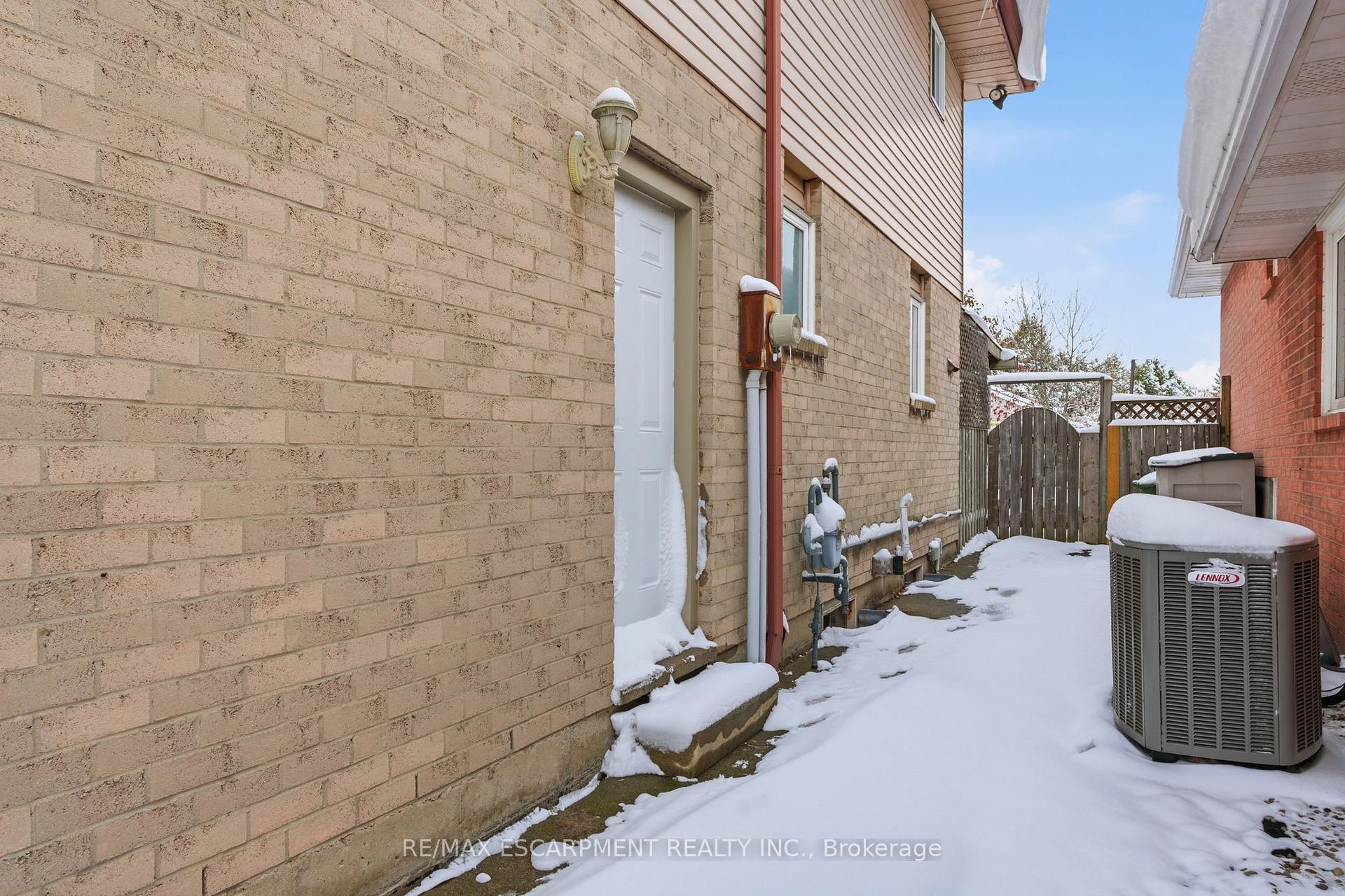 Photo 44 of 121 Parkwood Crescent, Hamilton, Thorner — HOMEH