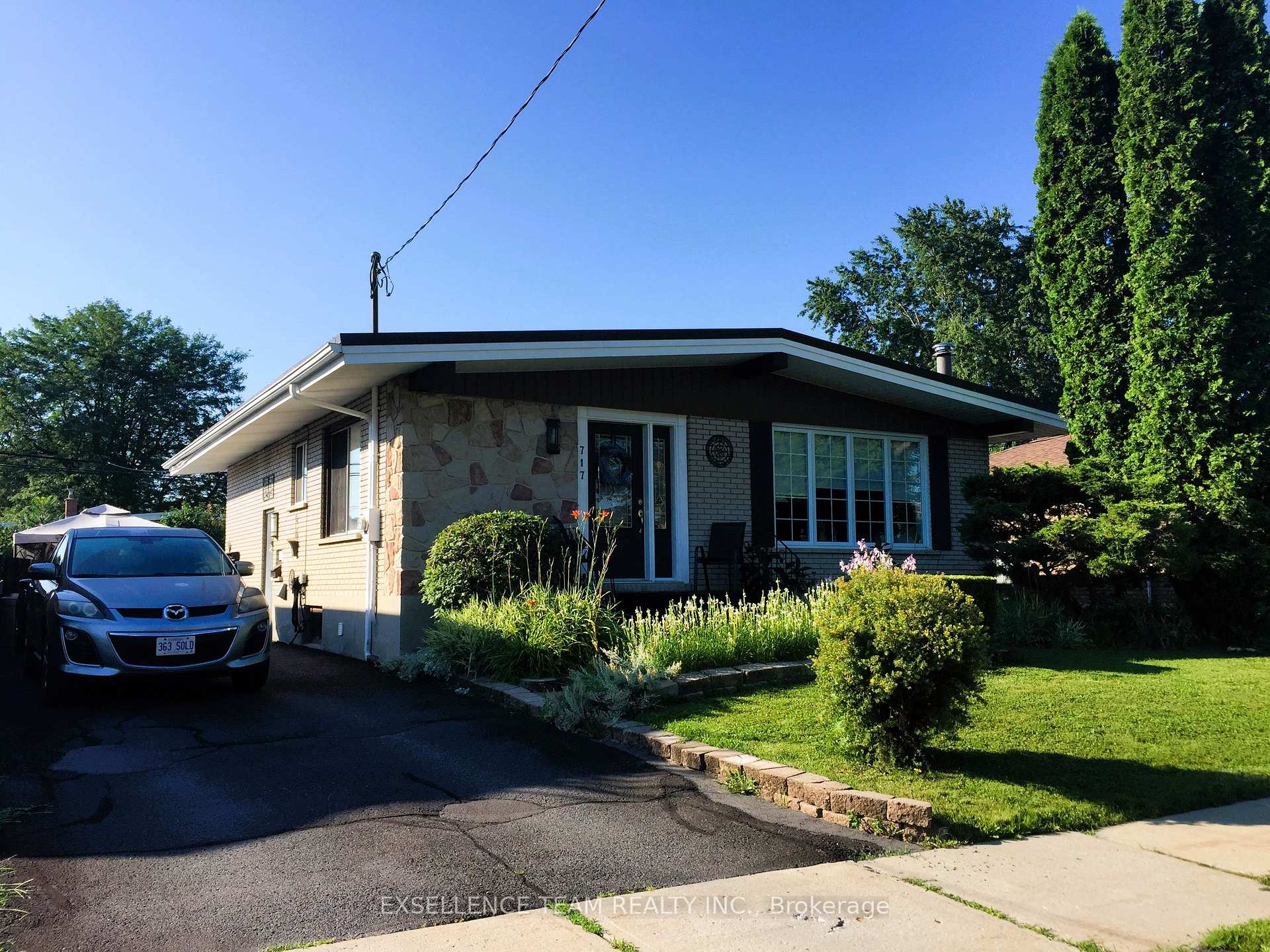 Photo 1 of 717 Sandfield Crescent, Cornwall — HOMEH