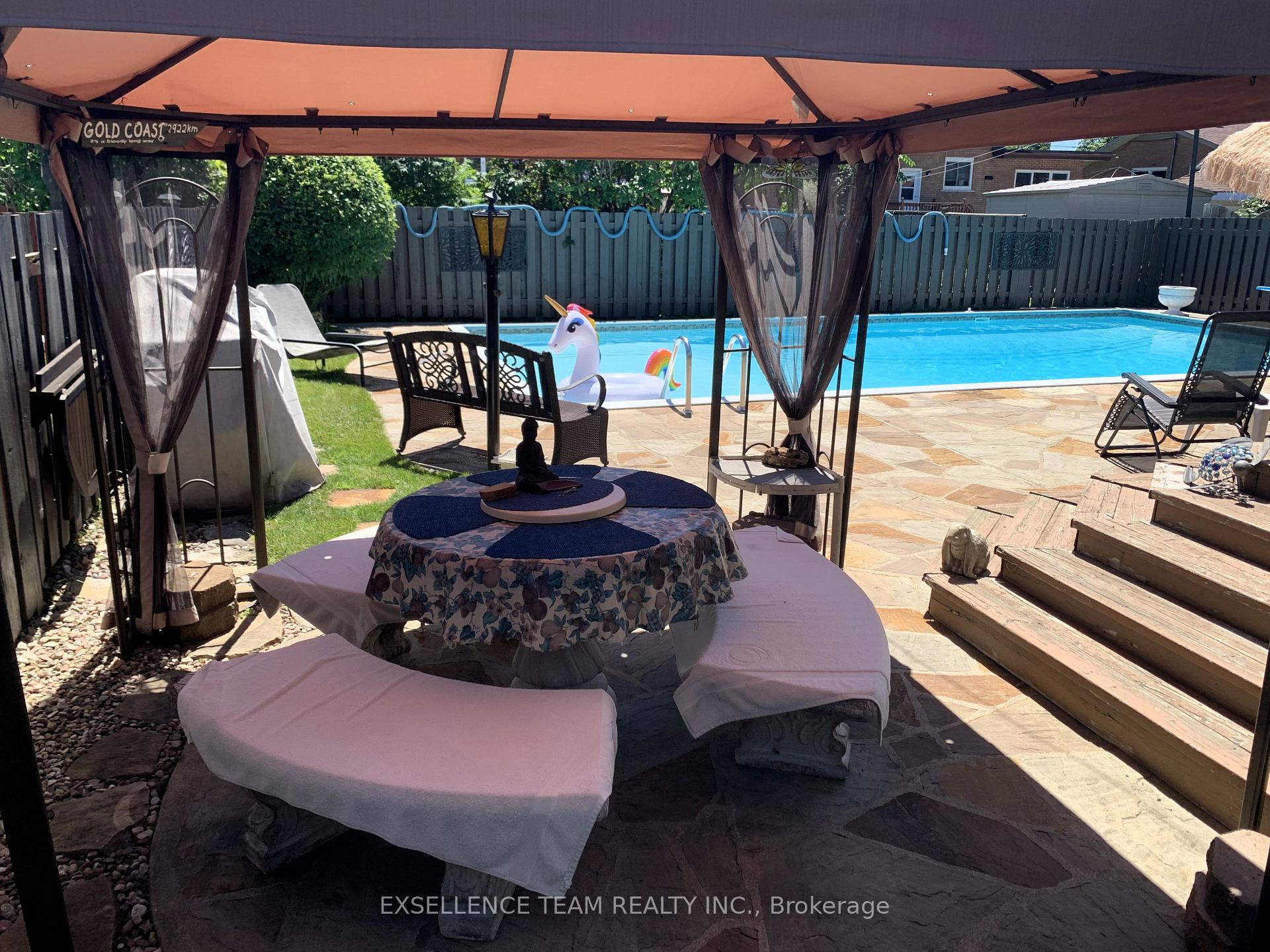 Photo 5 of 717 Sandfield Crescent, Cornwall — HOMEH