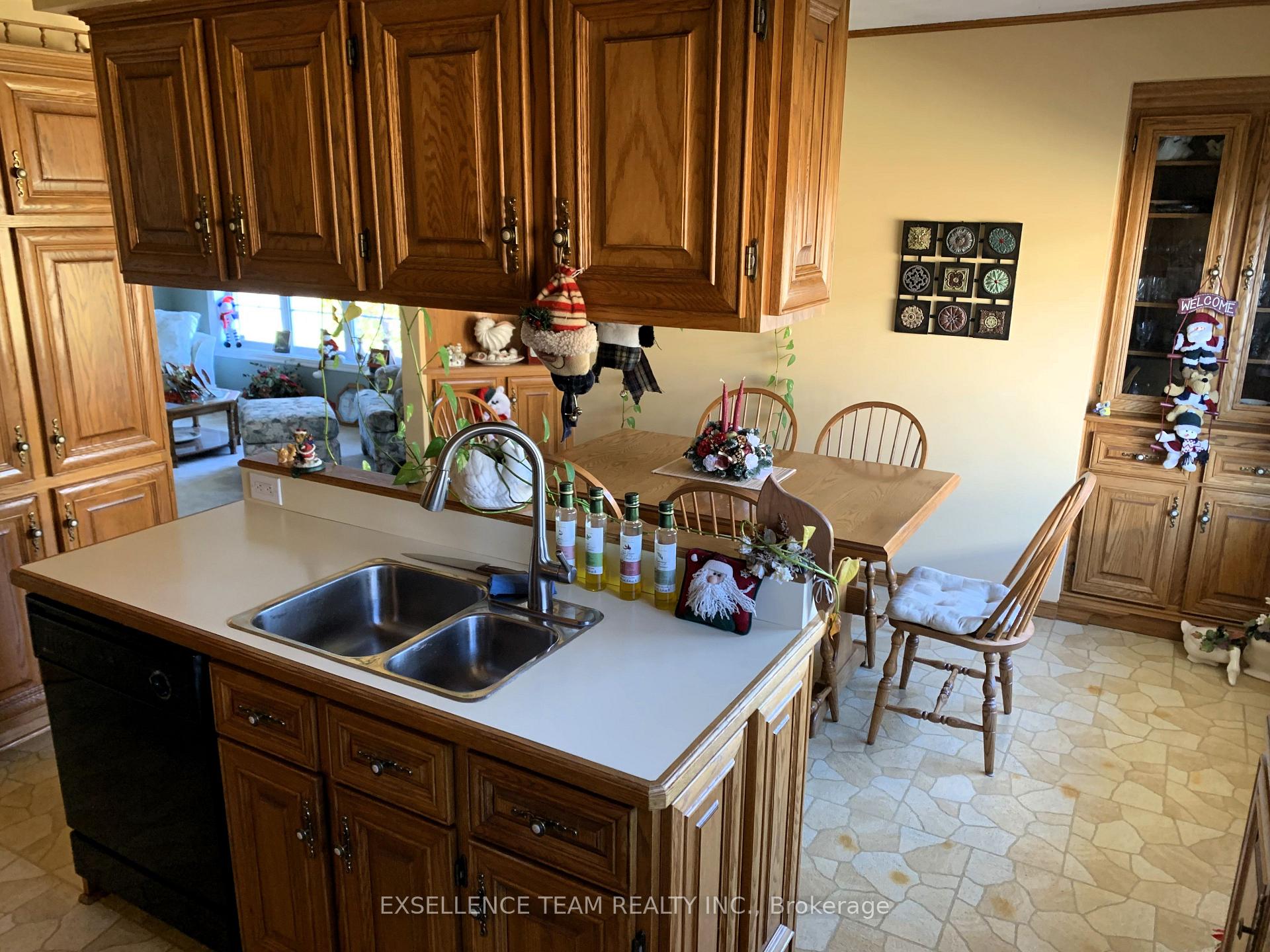 Photo 13 of 717 Sandfield Crescent, Cornwall — HOMEH